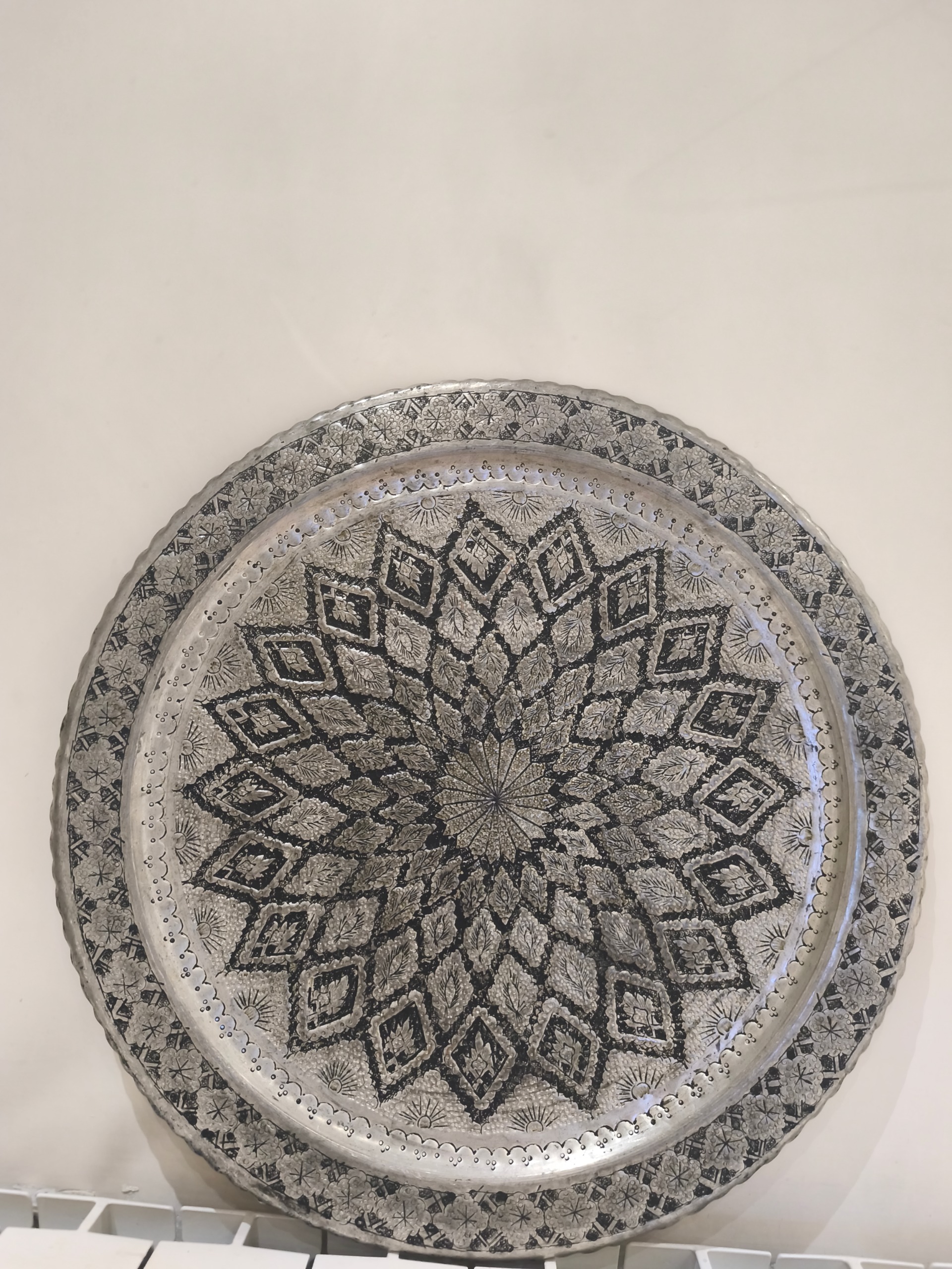 سینی مسی دیوارکوب قدیمی طرح گل بوته