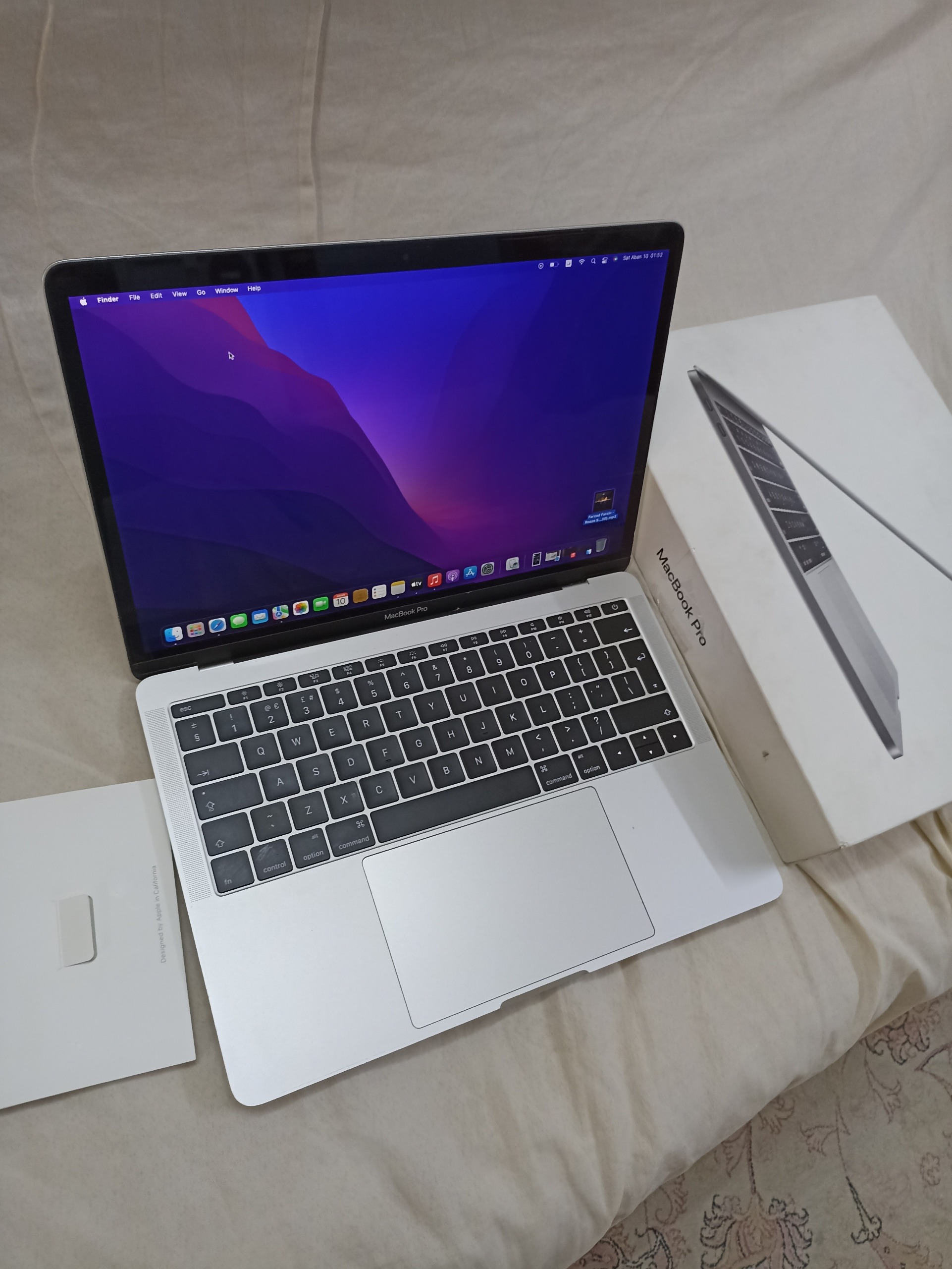 مک بوک پرو 2016 کارتن