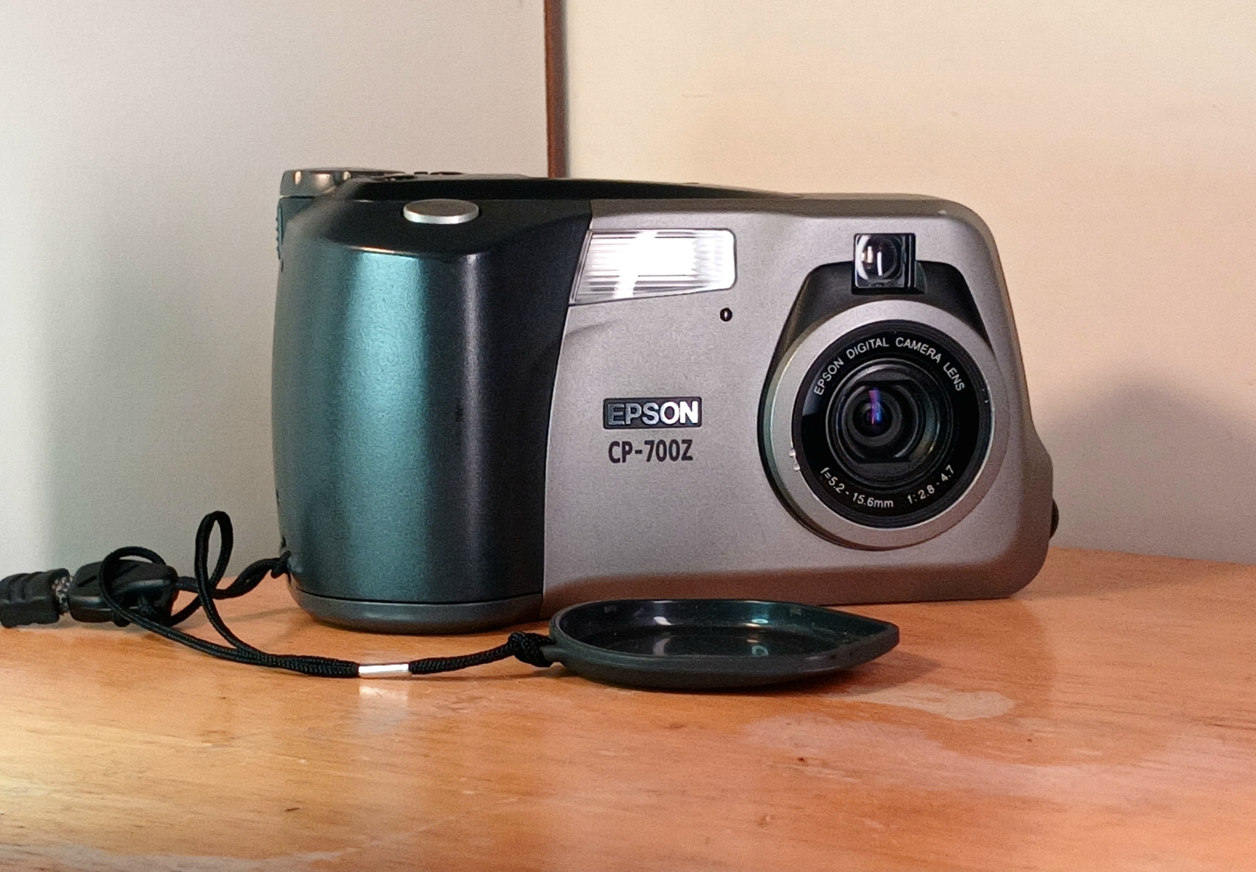 دوربین خاص و نادر Epson سری CP700z