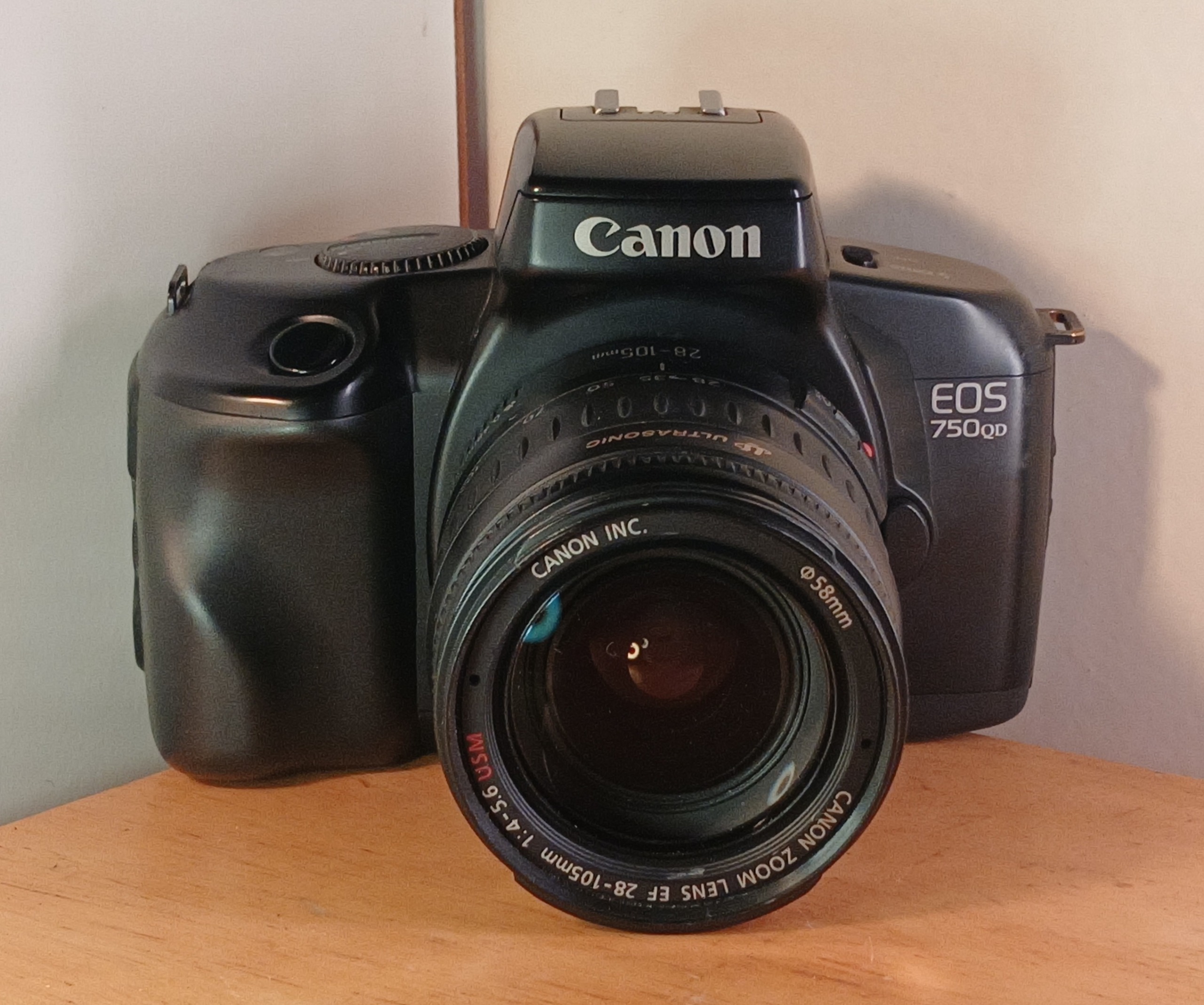دوربین کنون EOS750QD آنالوگ