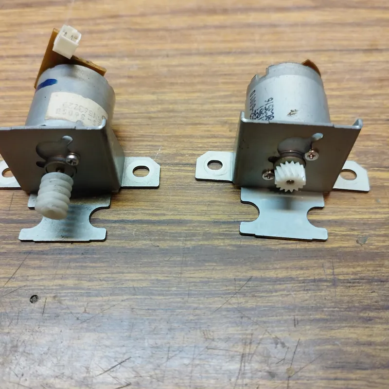 دو عدد آرمیچر با پایه