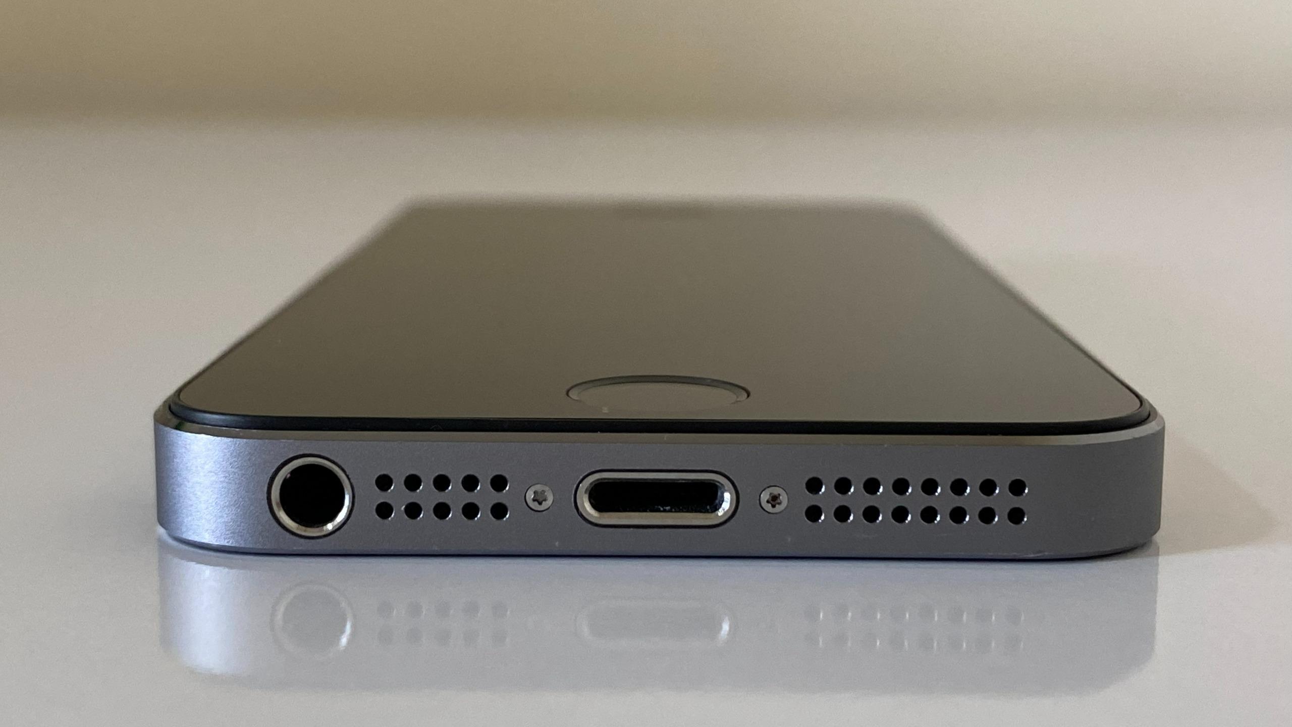 آیفون 5s خاکستری 16 گیگ استثنایی