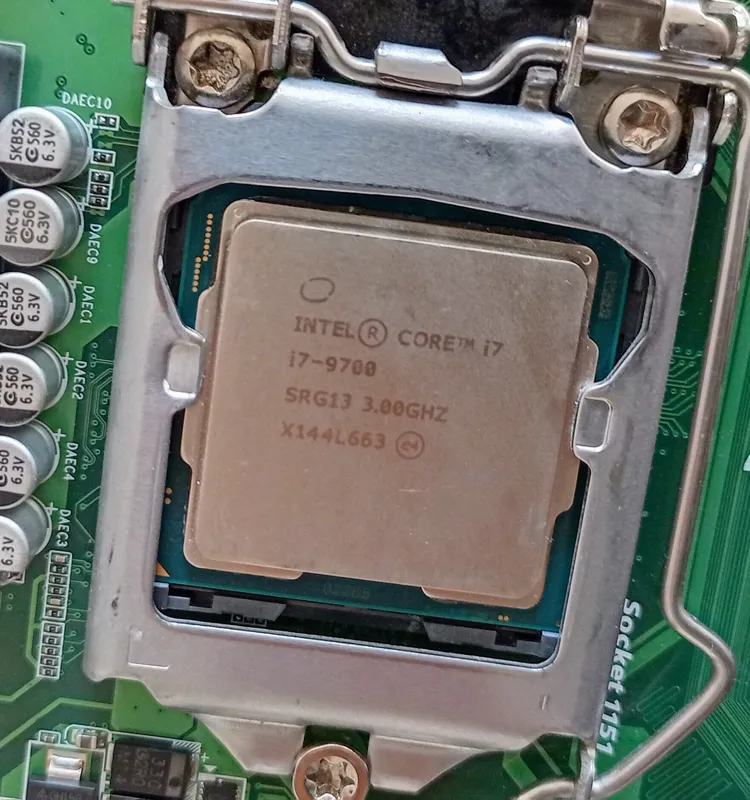 cpu i7 9700 پردازنده حرفه ای نسل 9