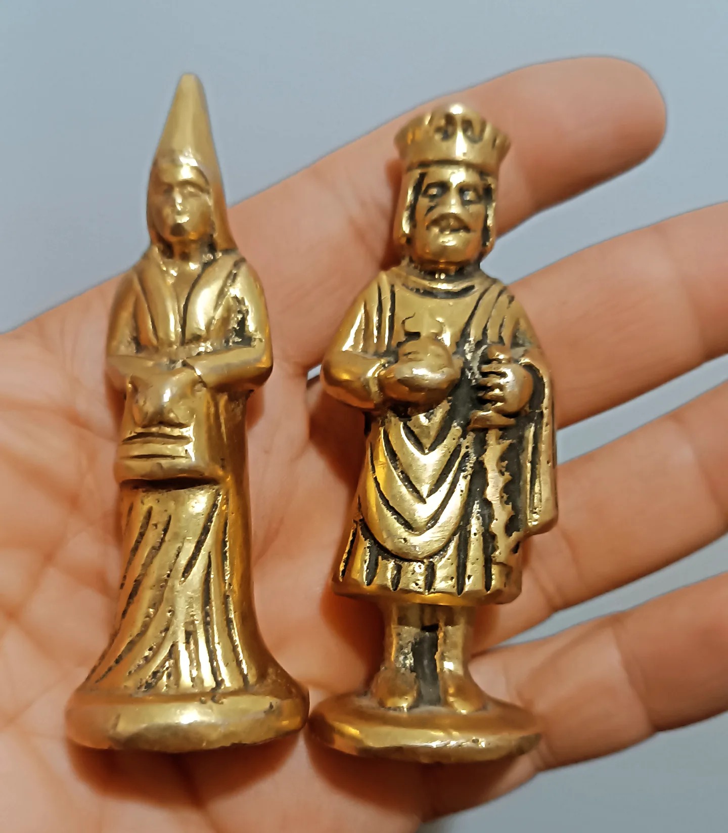 مجسمه برنجی شاه وزیر