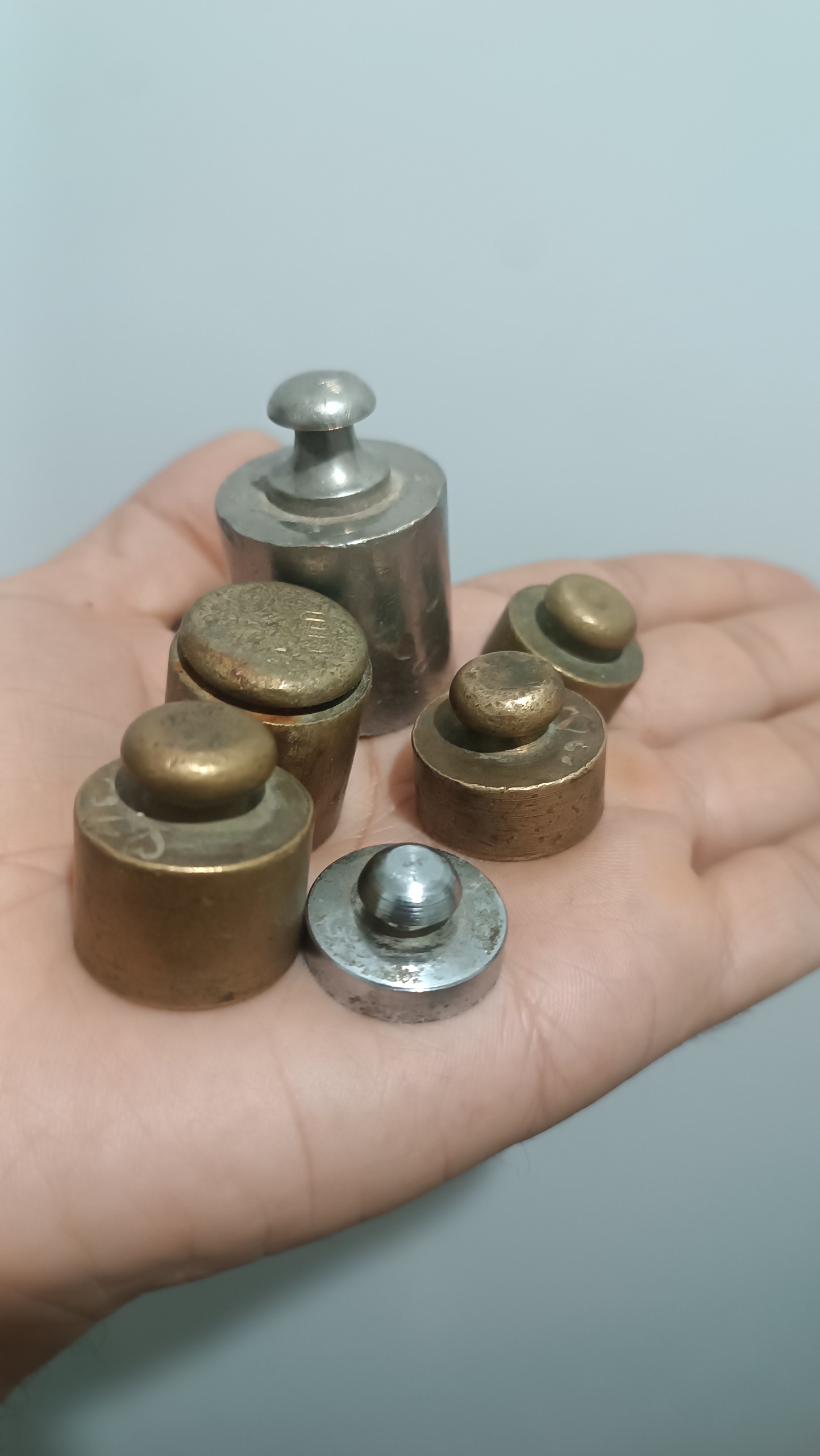 وزنه ترازو برنجی