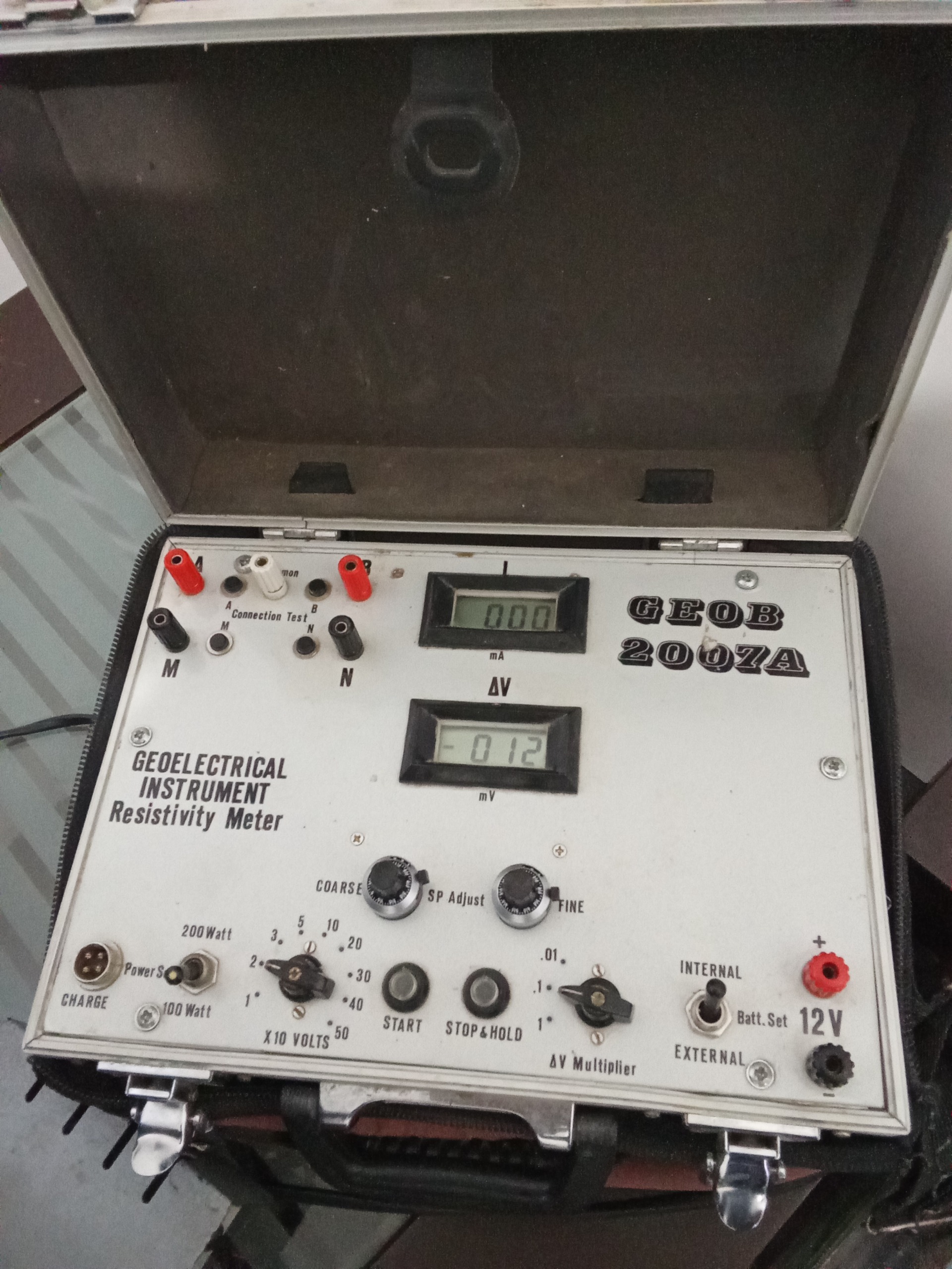 دستگاه ژئوالکتریک (آب یابی)