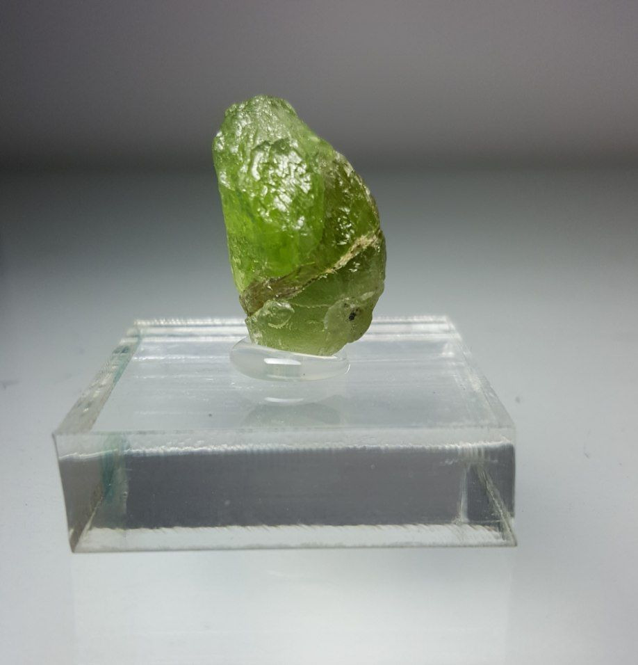 بلور زبرجد (Peridot crystal)