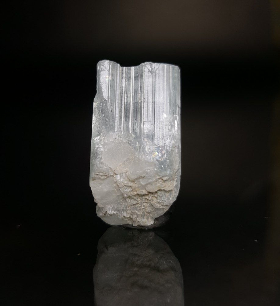 بلور آکوامارین (Aquamarine crystal)