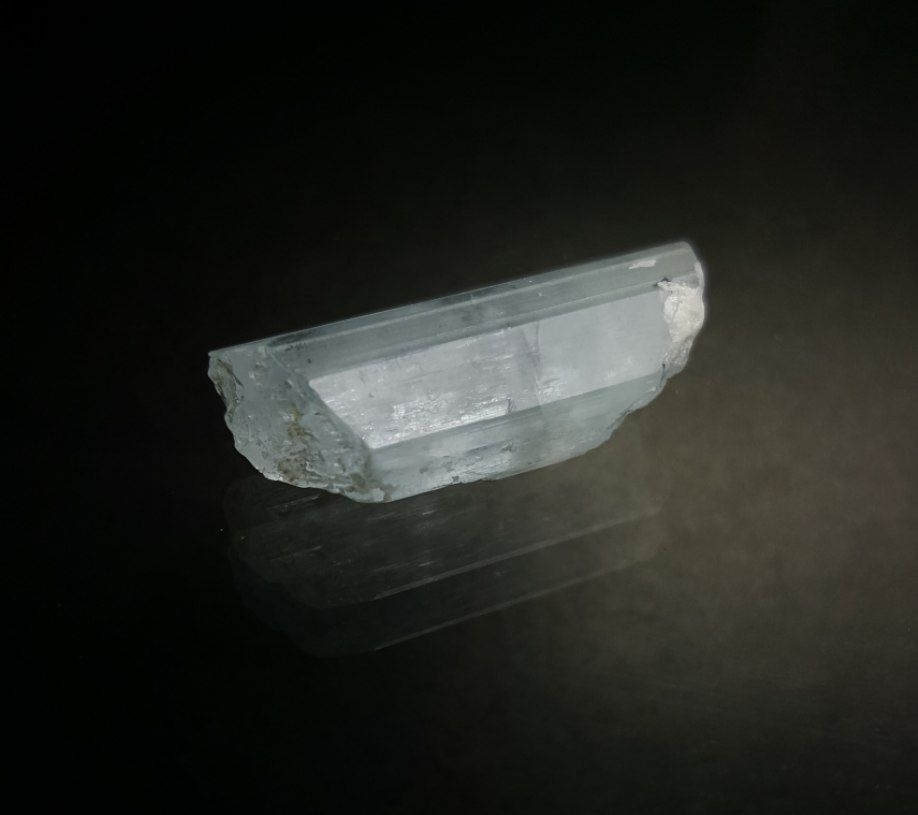بلور آکوامارین (Aquamarine crystal)