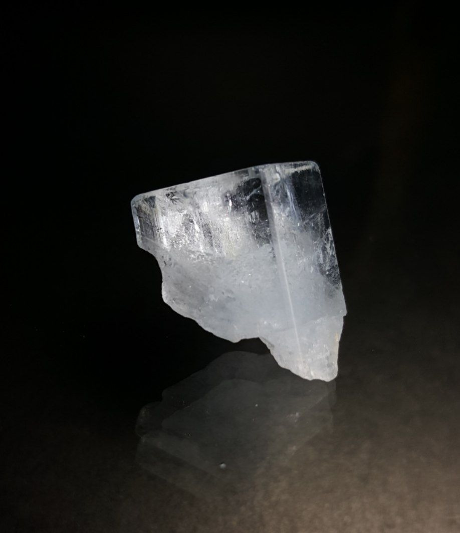 بلور آکوامارین (Aquamarine crystal)