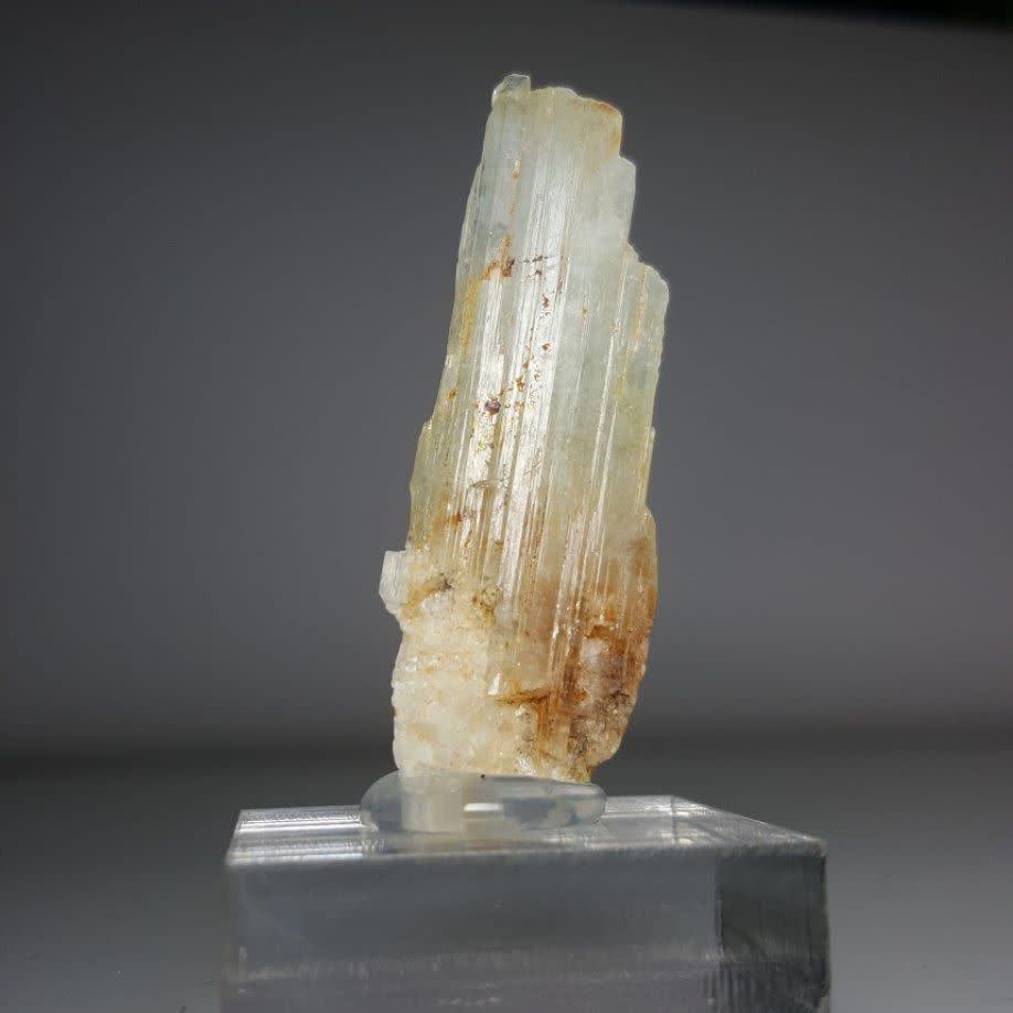 بلور کنزایت (Kunzite crtystal)