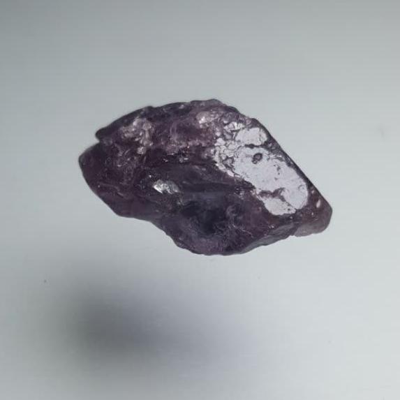 بلور اسپینل شفاف (Spinel)