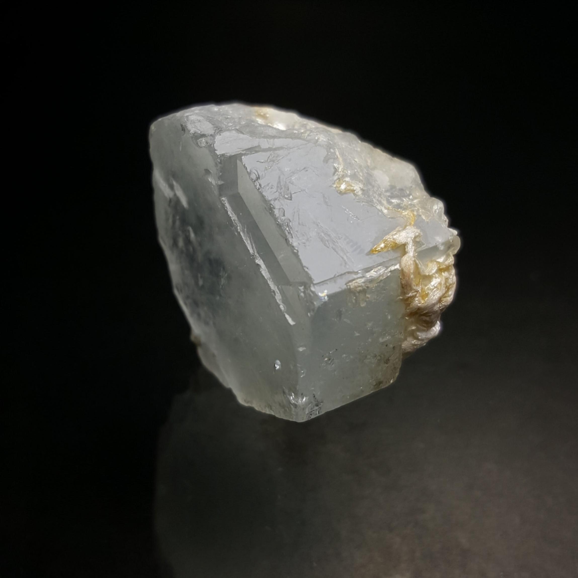 بلور آکوامارین شفاف