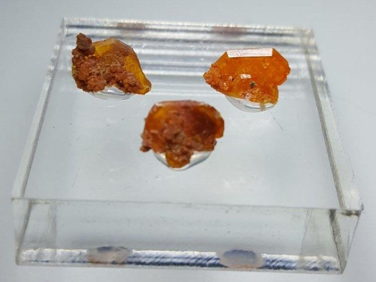 مجموعه سه عددی بلور ولفنیت (Wulfenite)