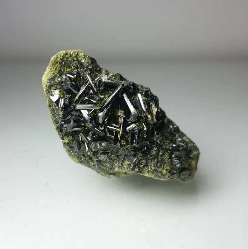 اپیدوت سیاه (Epidote)