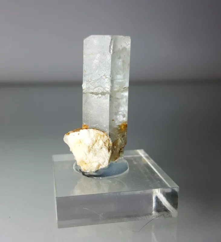 بلور آکوامارین (Aquamarine crystal)