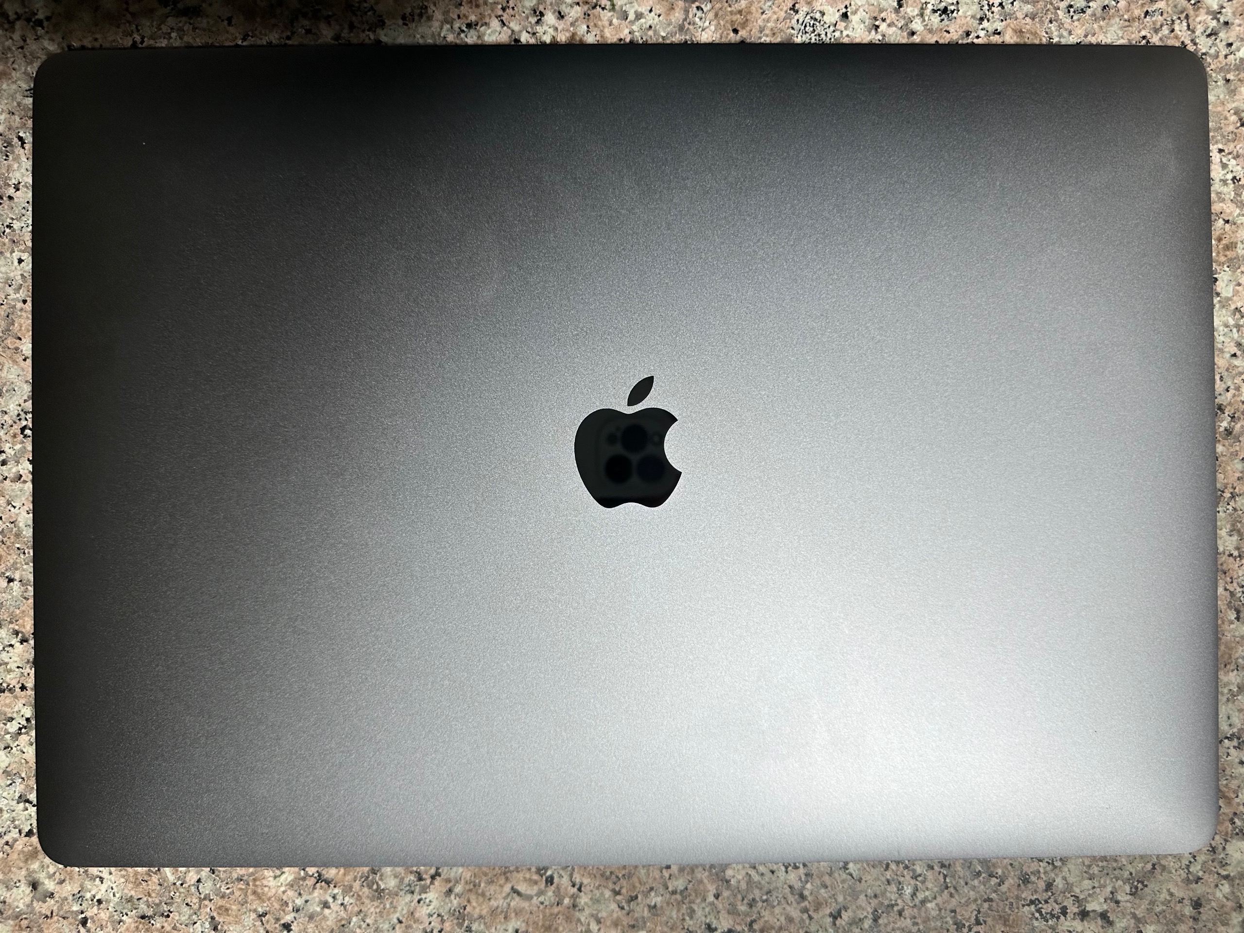 مک بوک پرو مدل 2017 تاچ بار