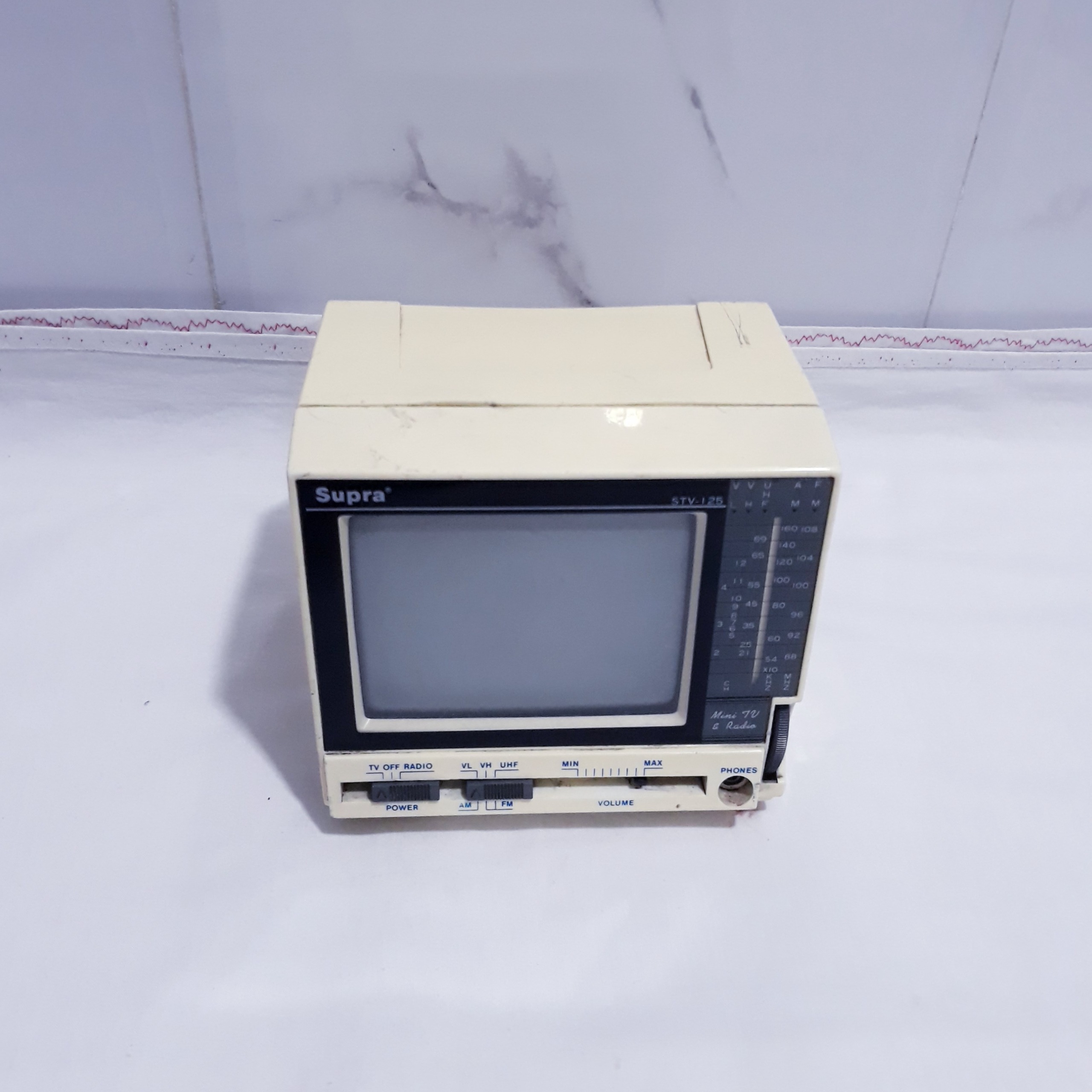 تلویزیون قدیمی کوچک supra طبق توضیحات