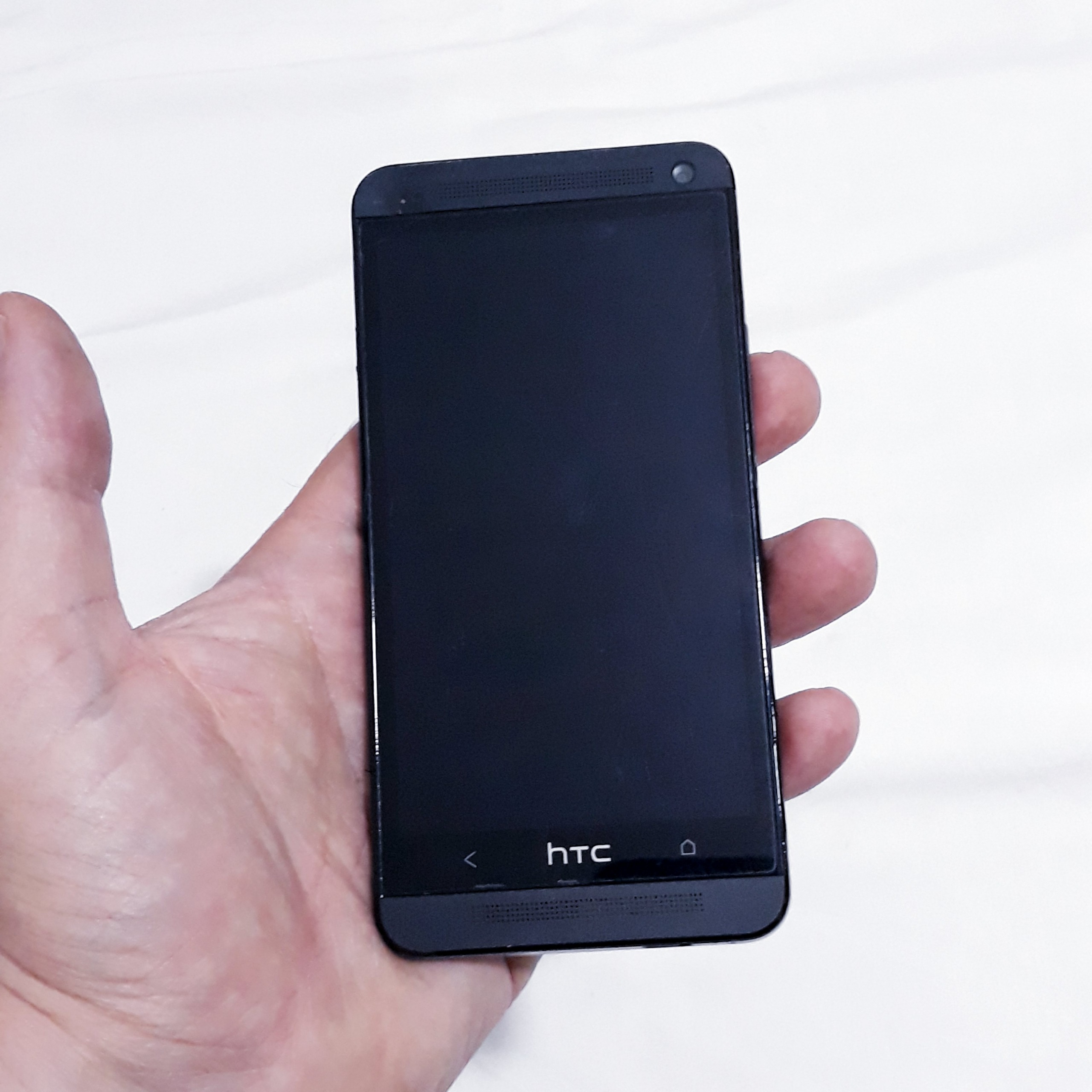 گوشی اچ تی سی وان طبق توضیحات وتصاویر