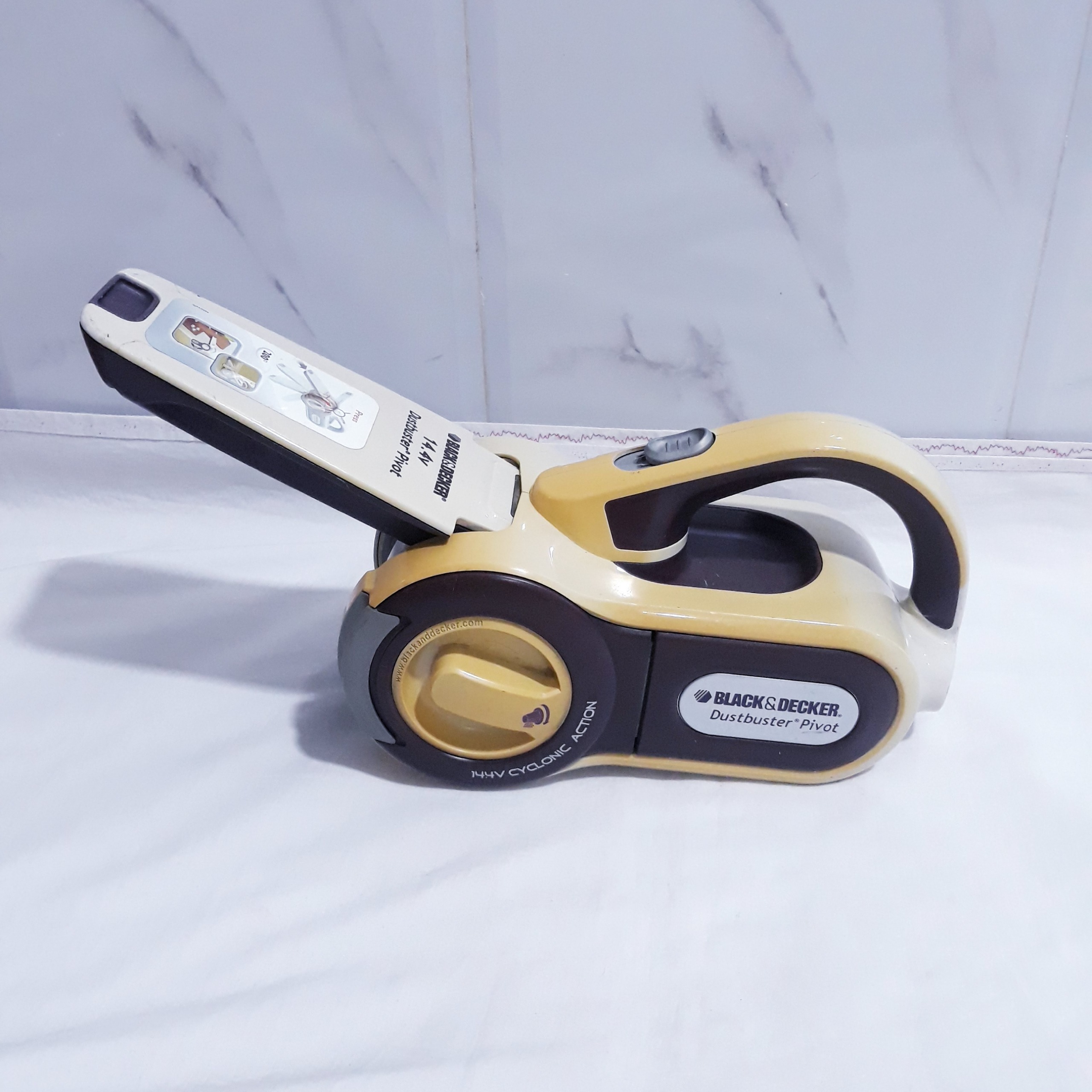 جاروشارژی تاشو بلک اند دکر طبق توضیحات