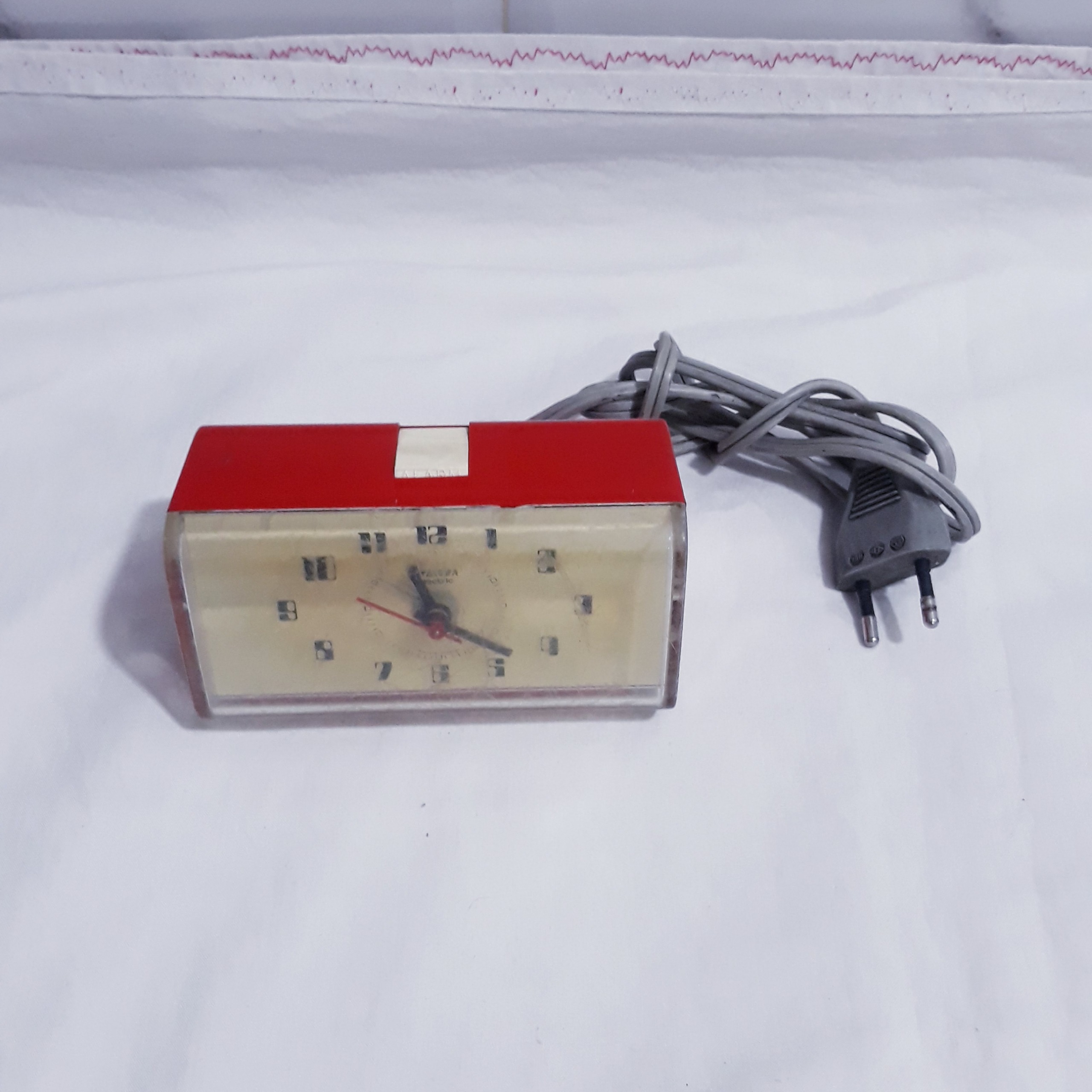 ساعت قدیمی برقی طبق توضیحات وتصاویر