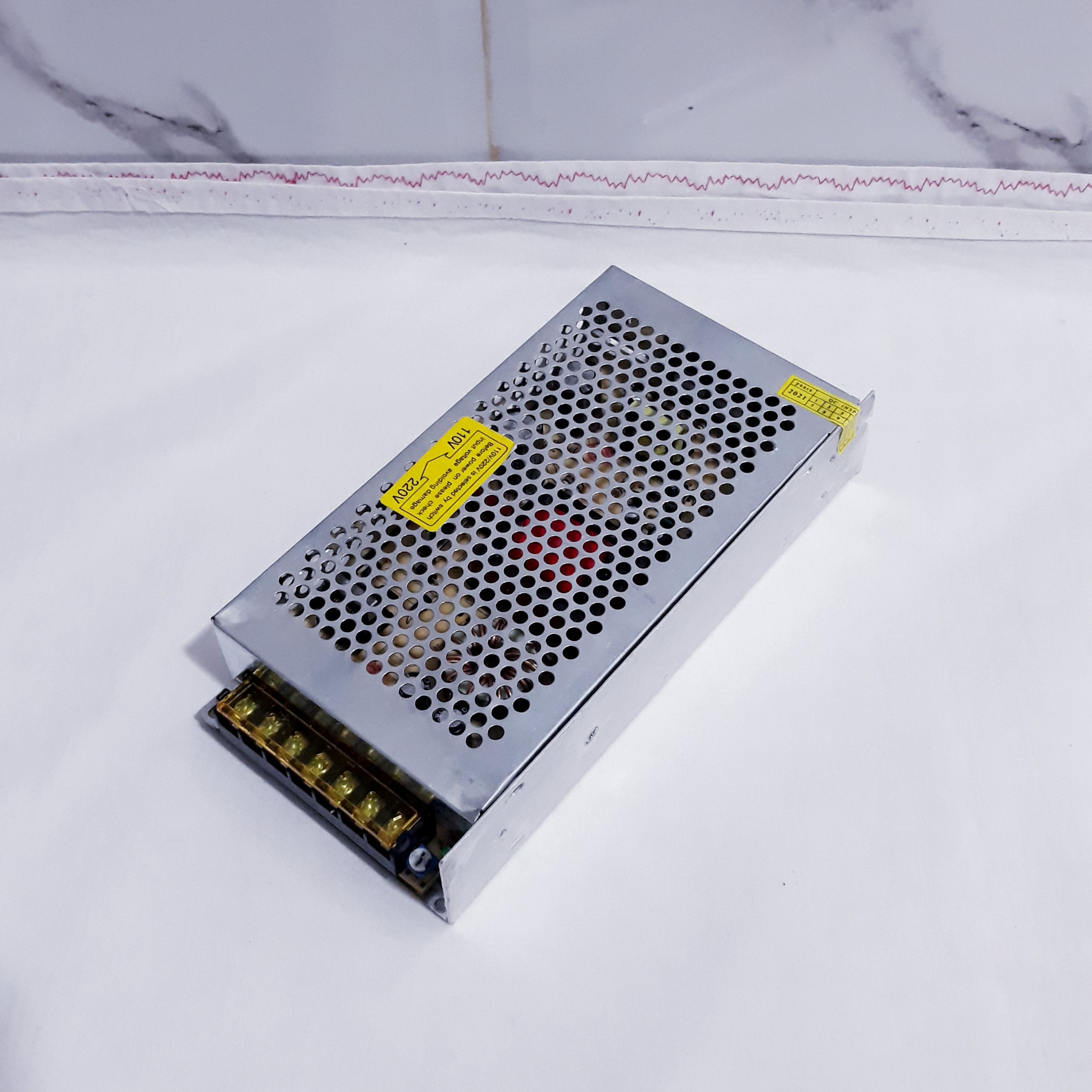 منبع تغذیه 24 ولت 5 آمپر سالم