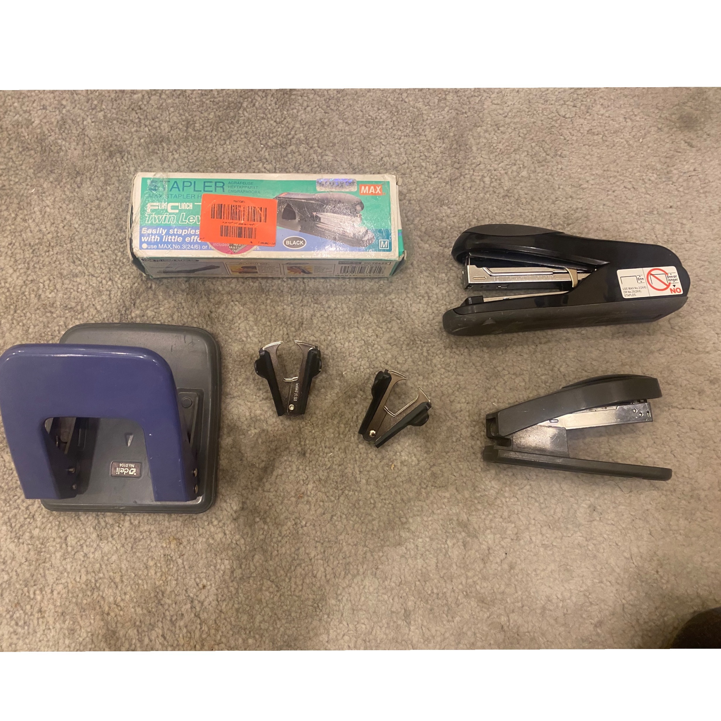 تعدادی لوازم اداری نو و کارکرده