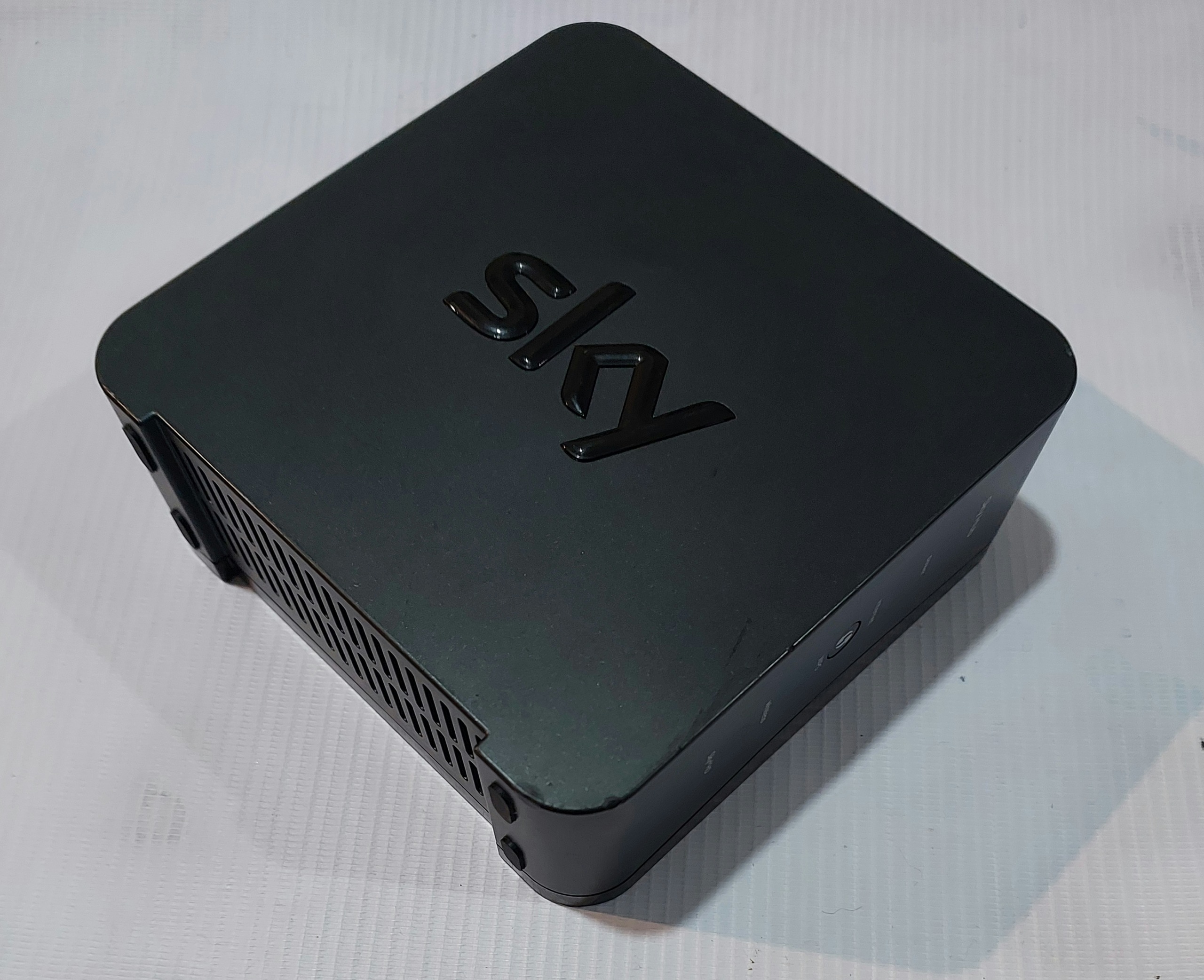 هاب اسکای SKY SR102