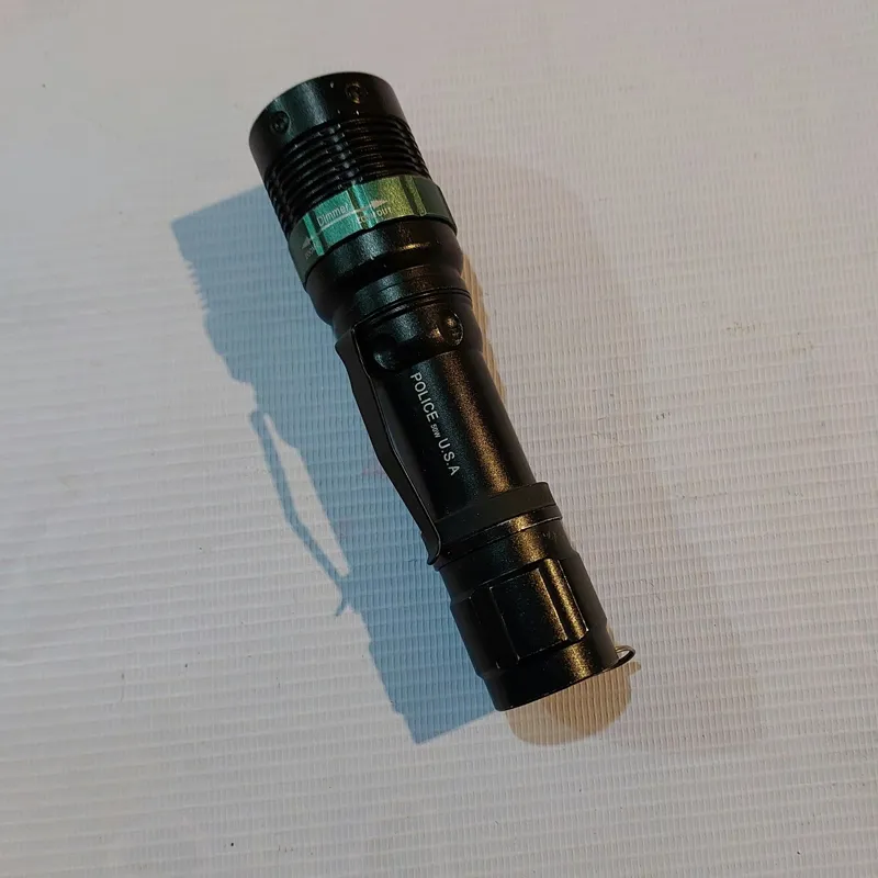 چراغ قوه زوم دار LED بسیار باکیفیت