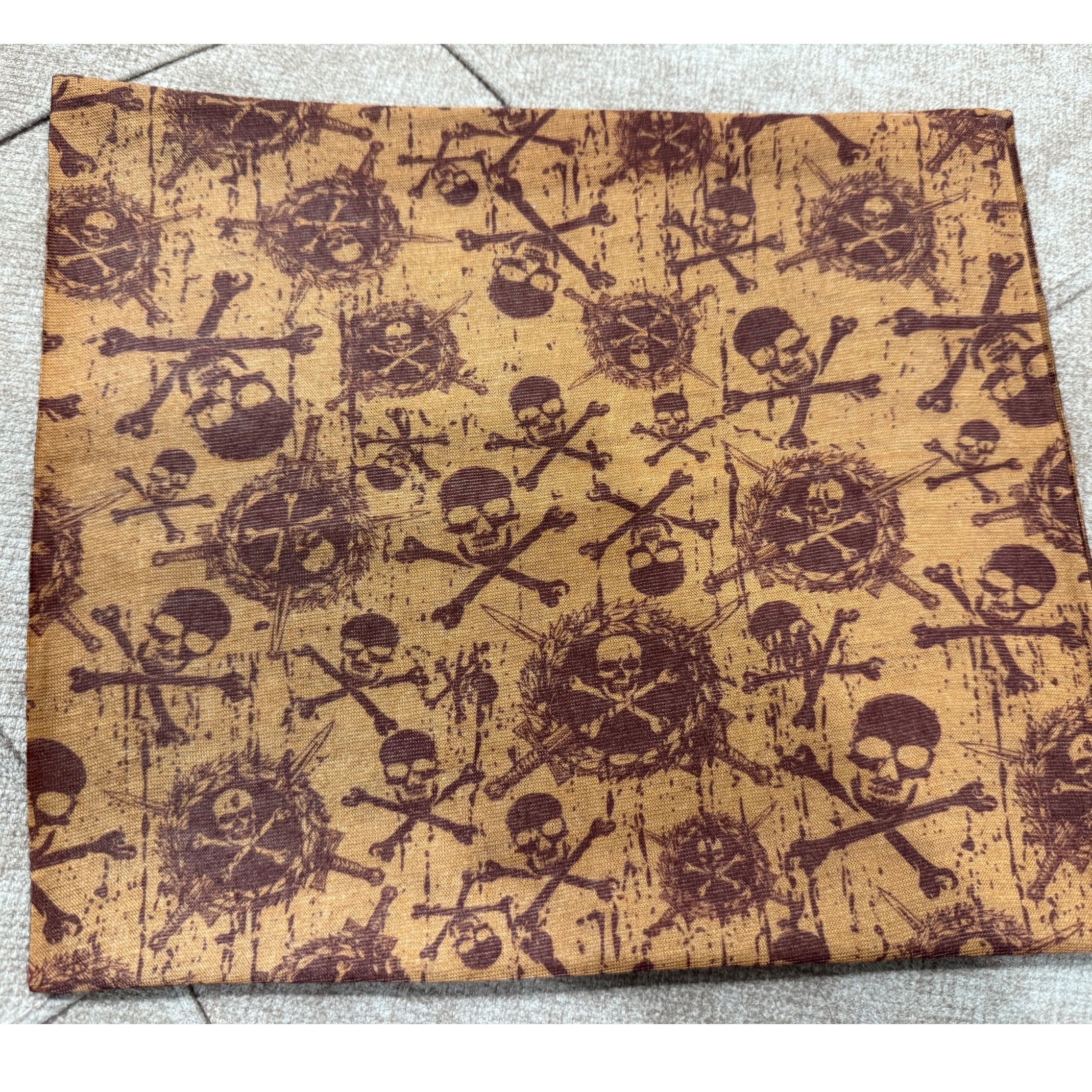 اسکارف توضیحات دارد