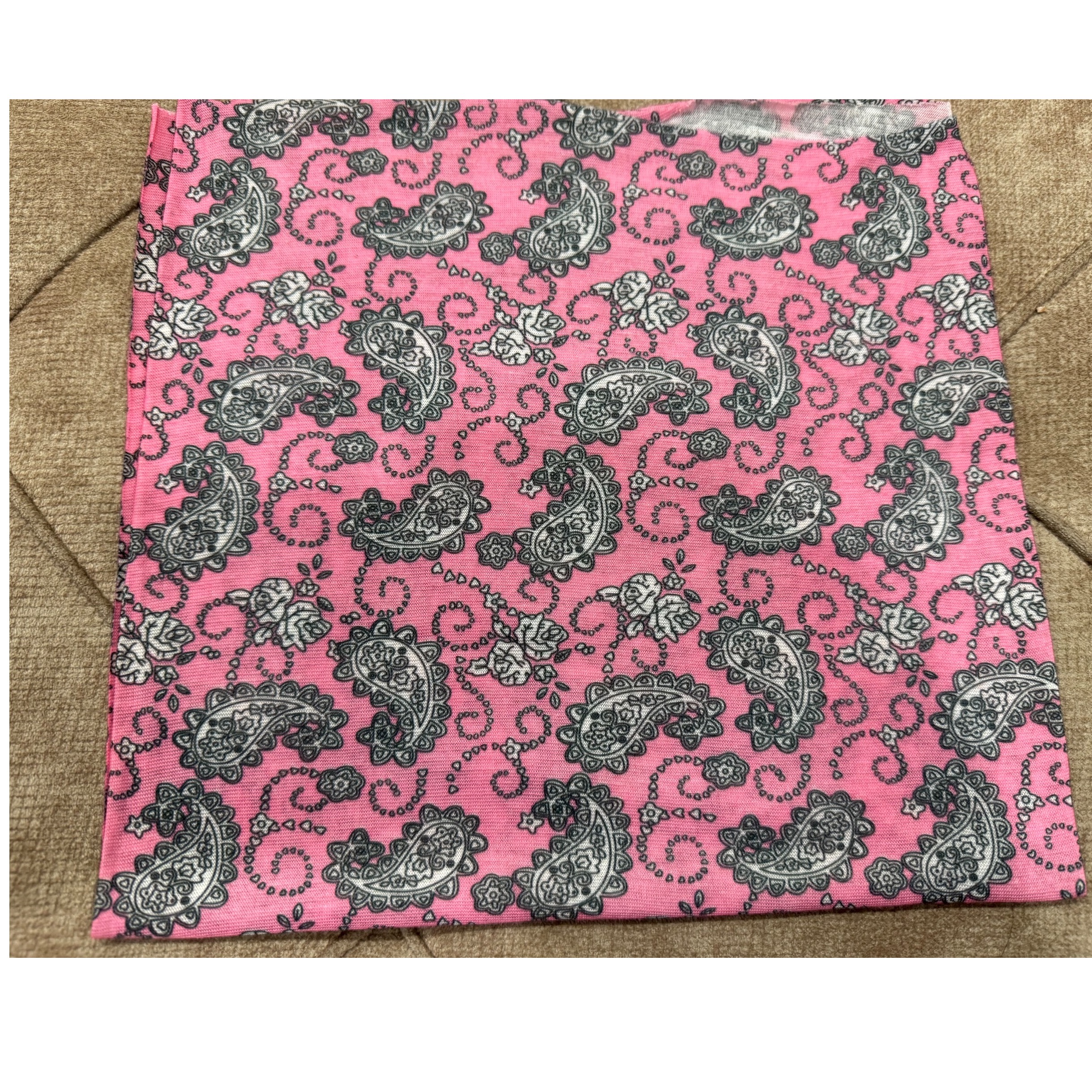 اسکارف توضیحات دارد