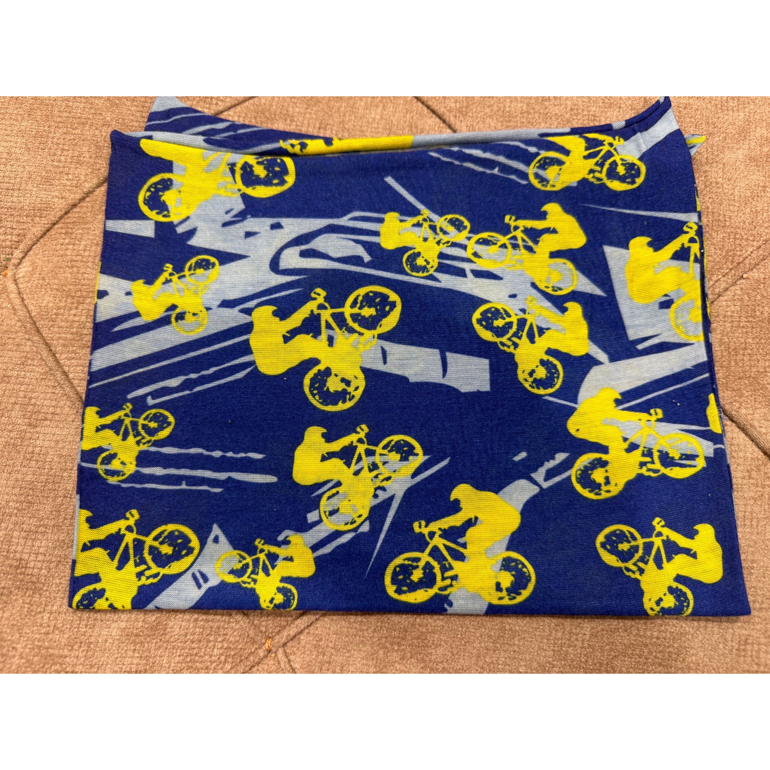 اسکارف توضیحات دارد