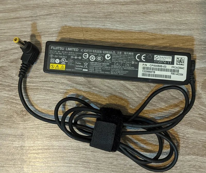 شارژر فوجیتسو FMV-AC334