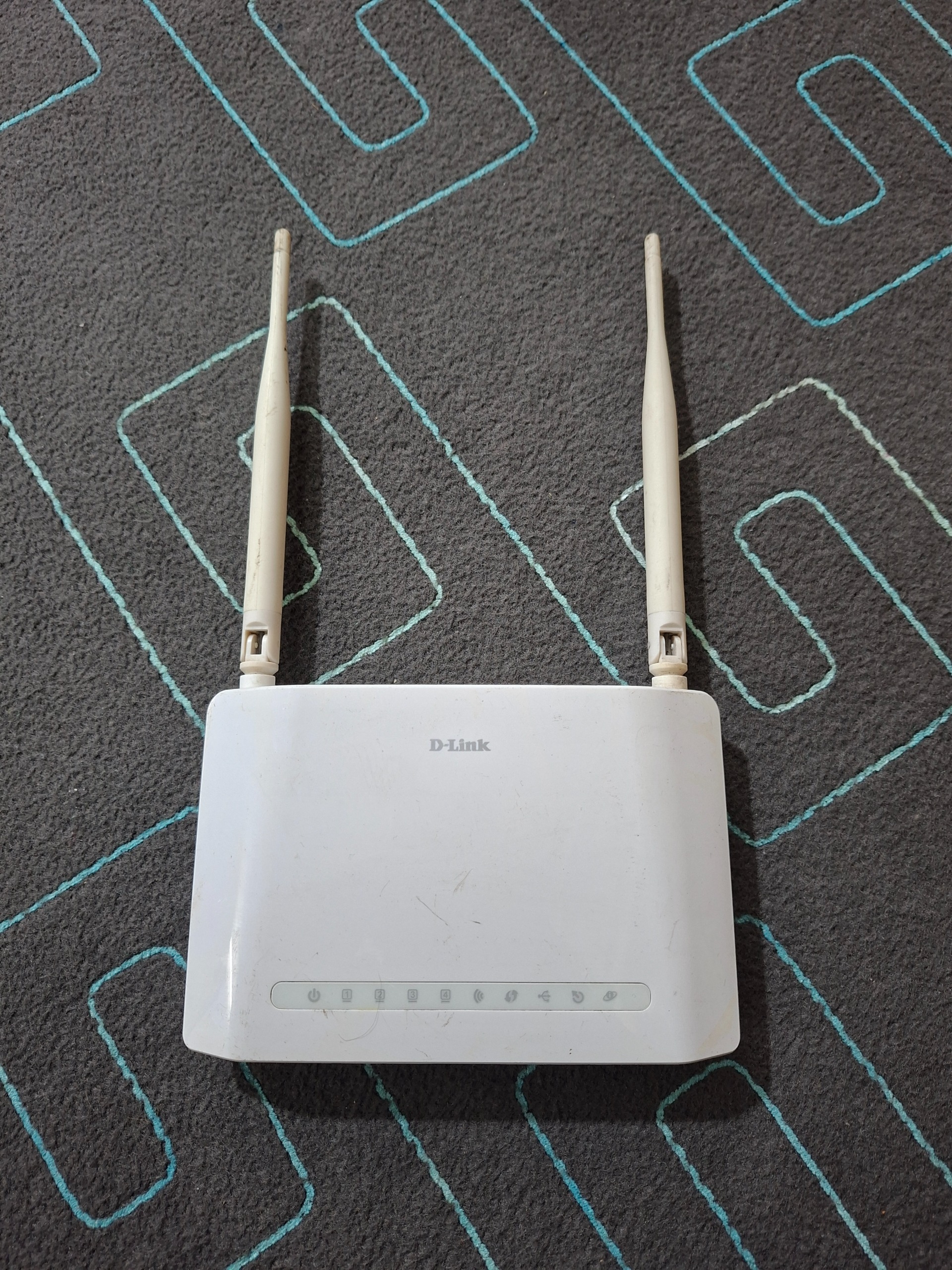 مودم دو انتن دی لینک سالم بدون اداپتور مدل 2750