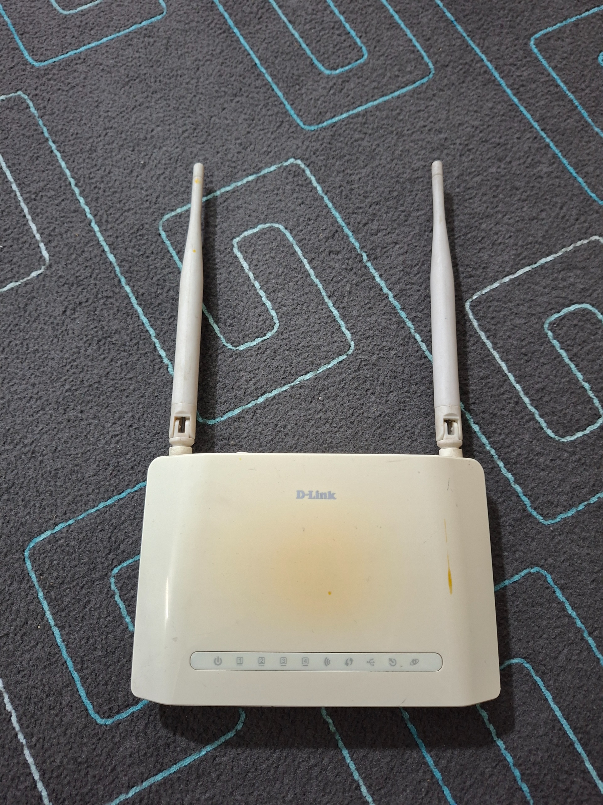 مودم دو انتن دی لینک سالم بدون اداپتور مدل 2750