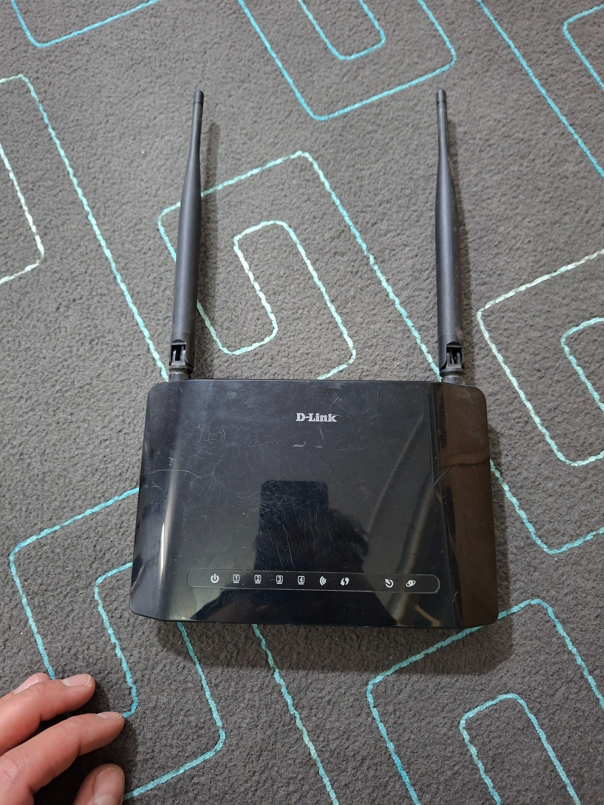 مودم دو انتن دی لینک سالم بدون اداپتور مدل 2740