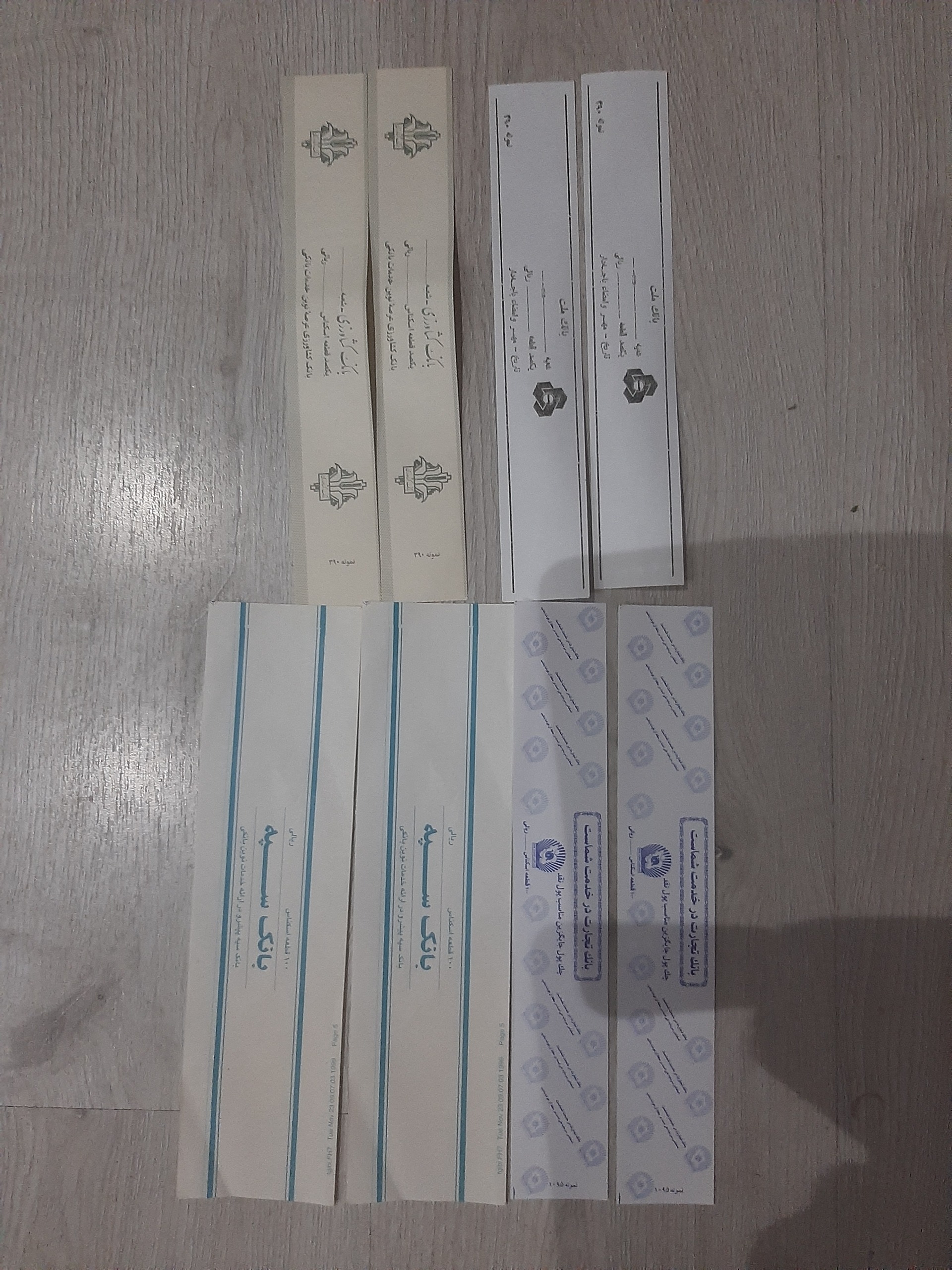 4 جفت باند اسکناس ، 4 بانک
