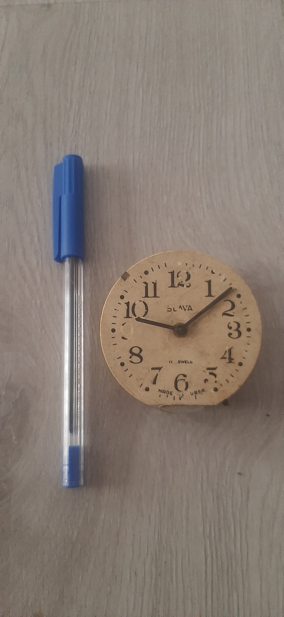 لوازم و موتور داخلی ساعت کوکی رومیزی روسی