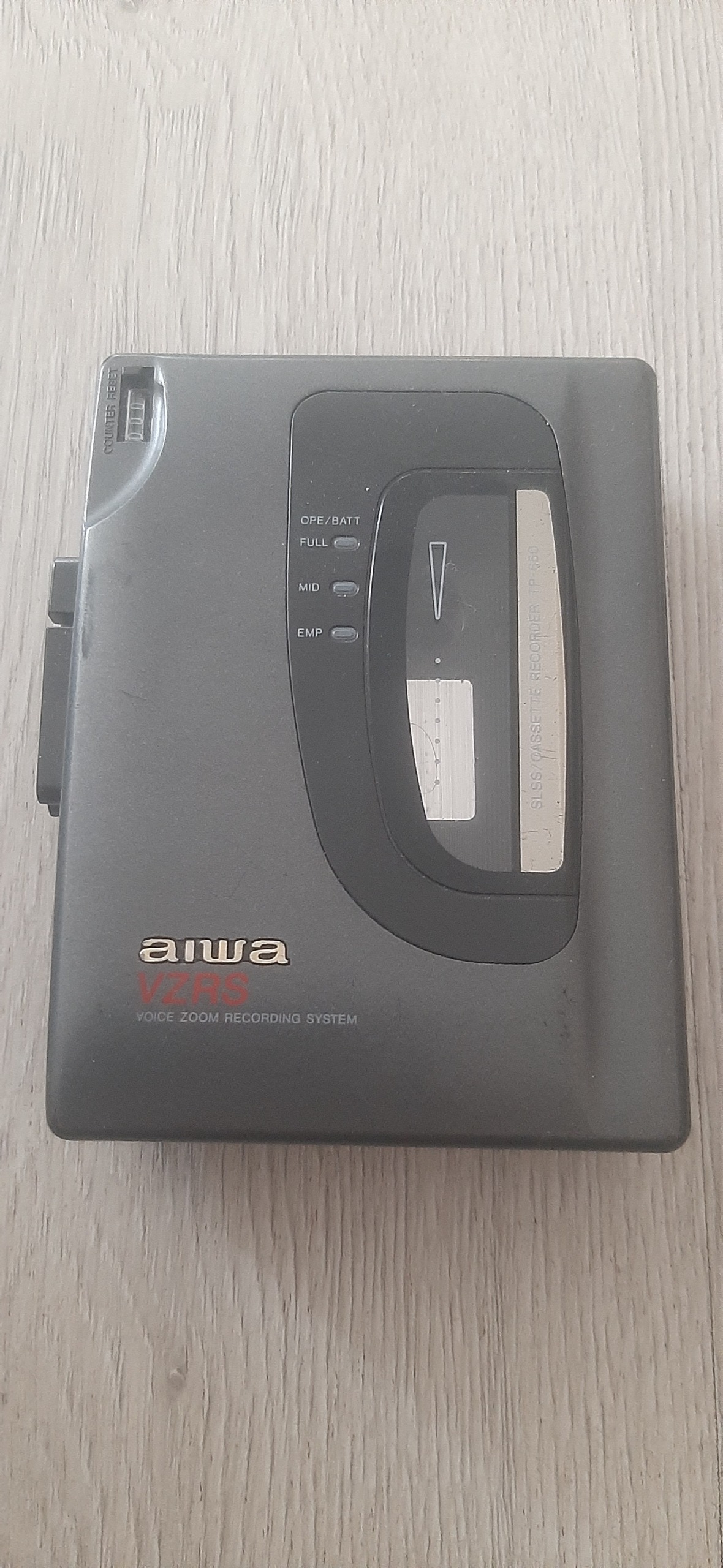 واکمن تمیز و اورجبنال ( aiwa ) نیاز به تسمه دارد