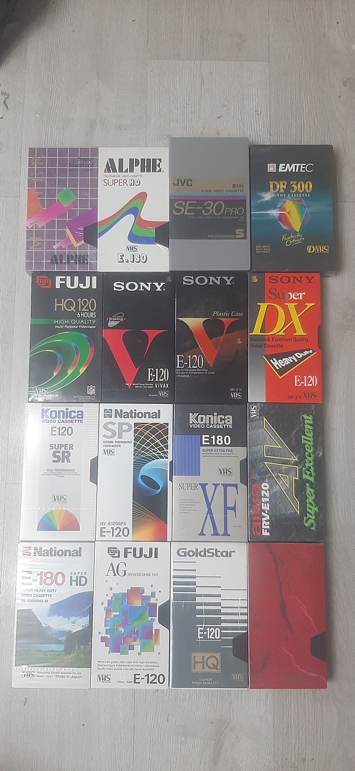 16 عدد فیلم vhs پلمپ بدون تکرار