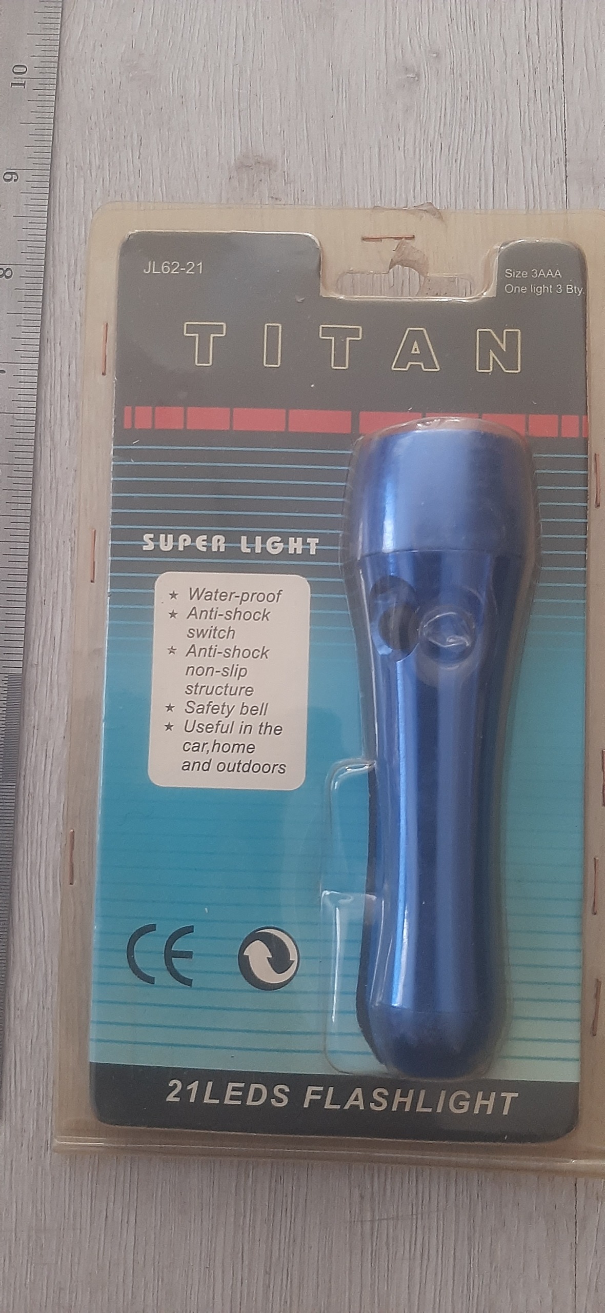 چراغ قوه قدیمی فلزی TITAN ( ال دی) ( توضیحات)