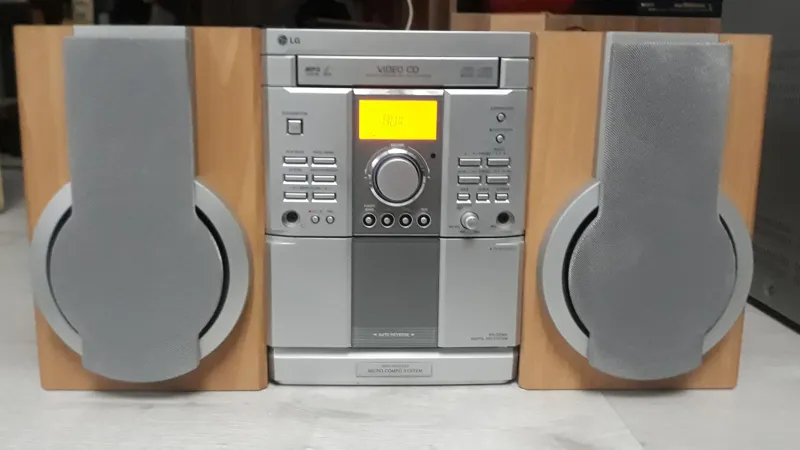 ضبط LGبسیار زیبا auxسالم،بسیار تمیز(توضیحات )