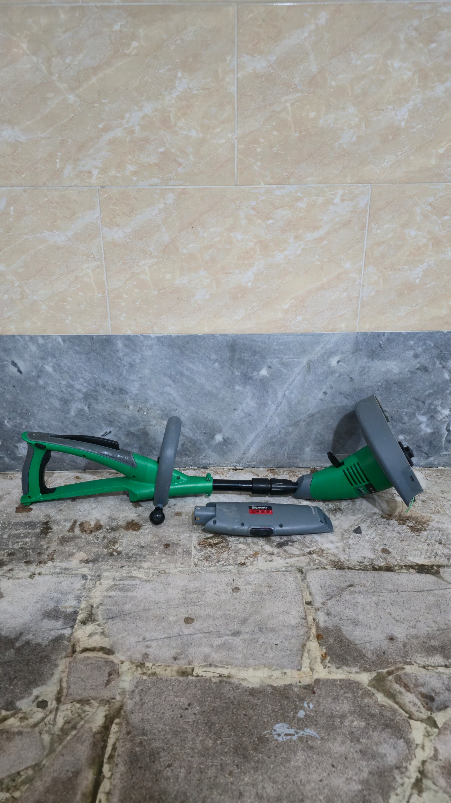 علف زن شارژی