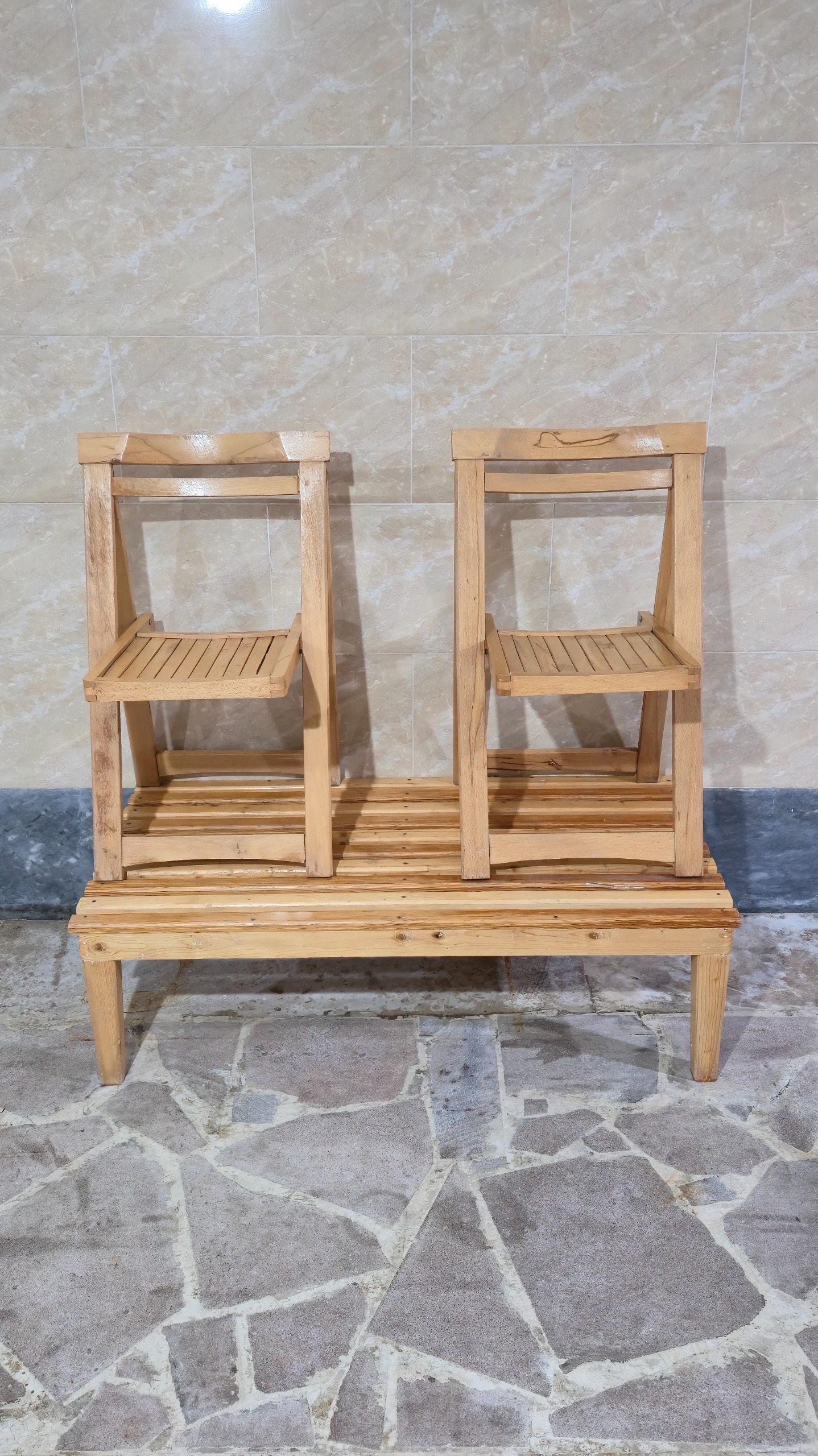 میز و صندلی چوبی