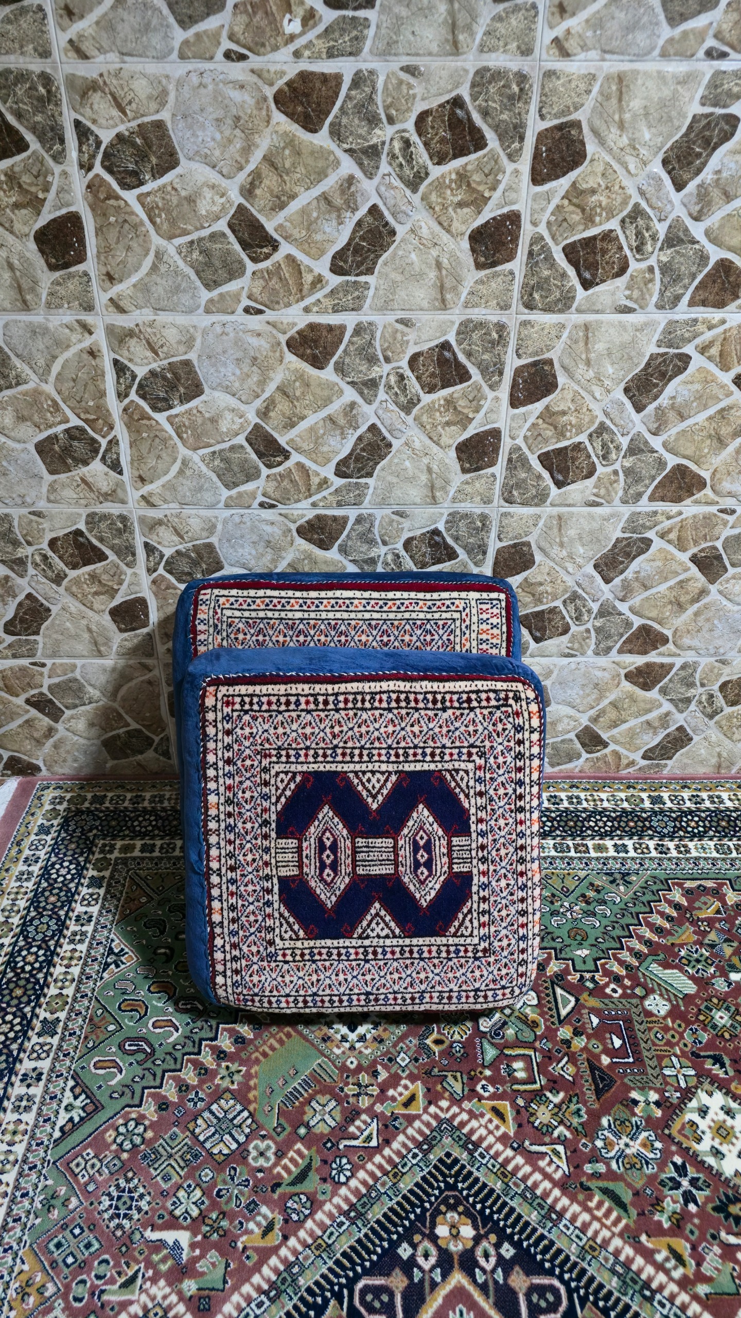 2عدد پُشتی شاه نشین