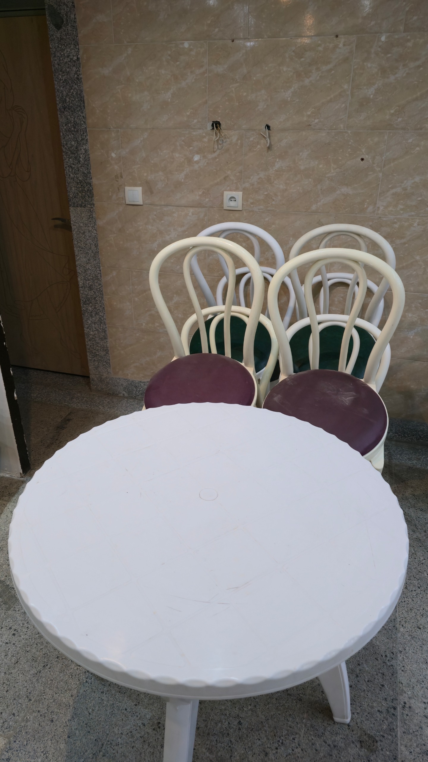 میز و صندلی پلاستیکی 8 نفره