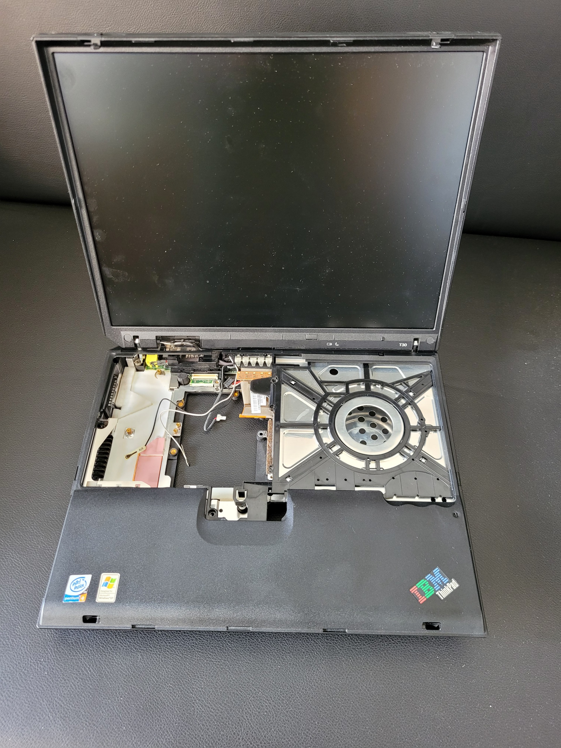 قاب و مانیتور لپ تاپ IBM T30 Type 2366