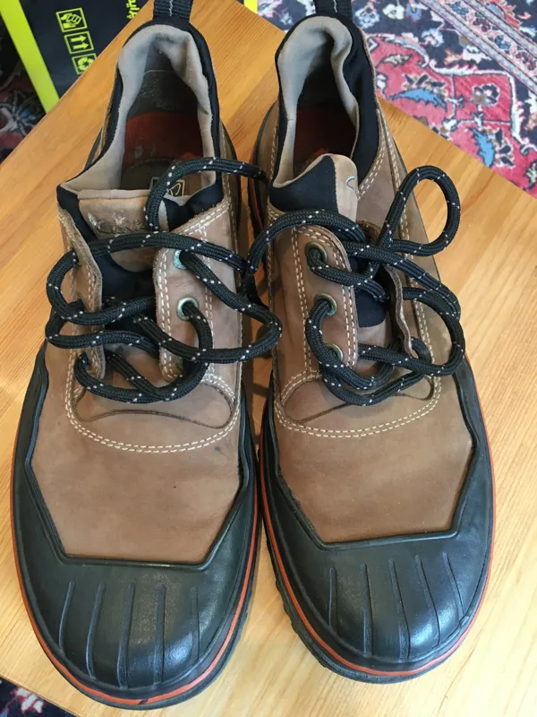 کفش طبیعت گردی Clarks مناسب کار و کوهنوردی