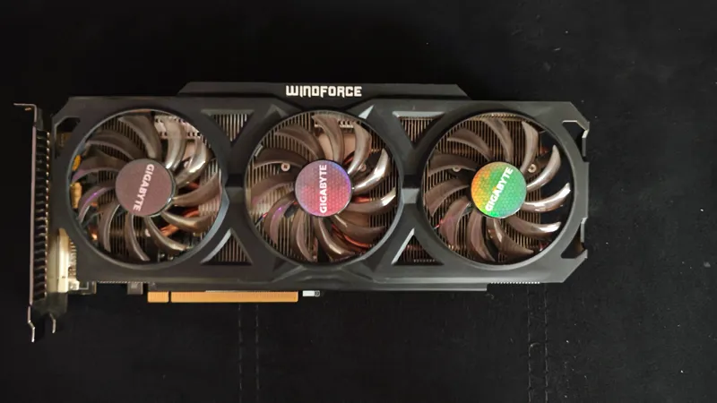 کارت گرافیک گیگابایت مدل r9 280 (GV-R928WF3OC-3GD)