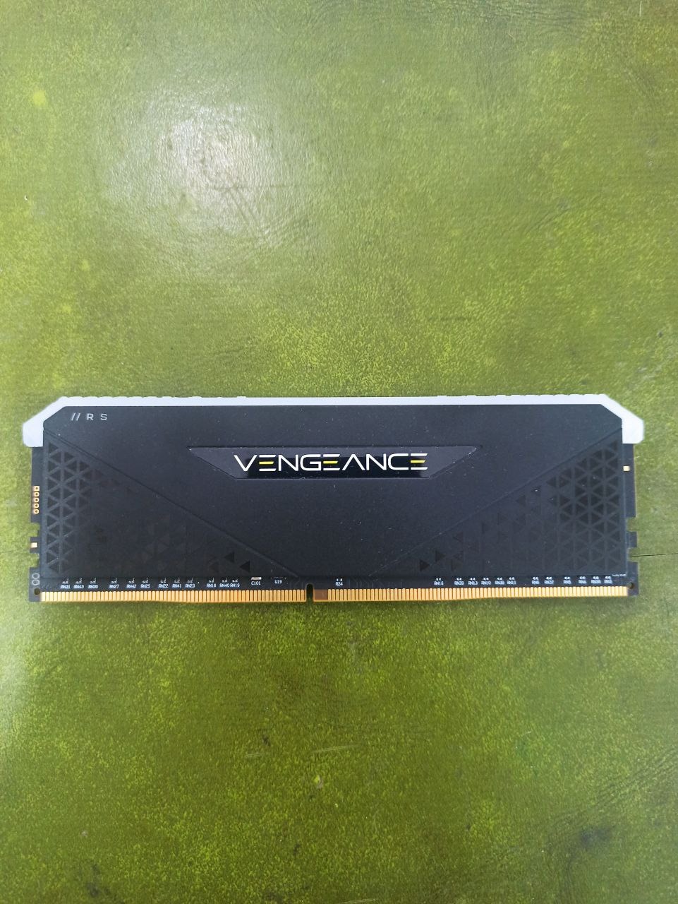 CORSAIR VENG RGB RS 16GB 3200 (CMG16GX4M1E3200C16)